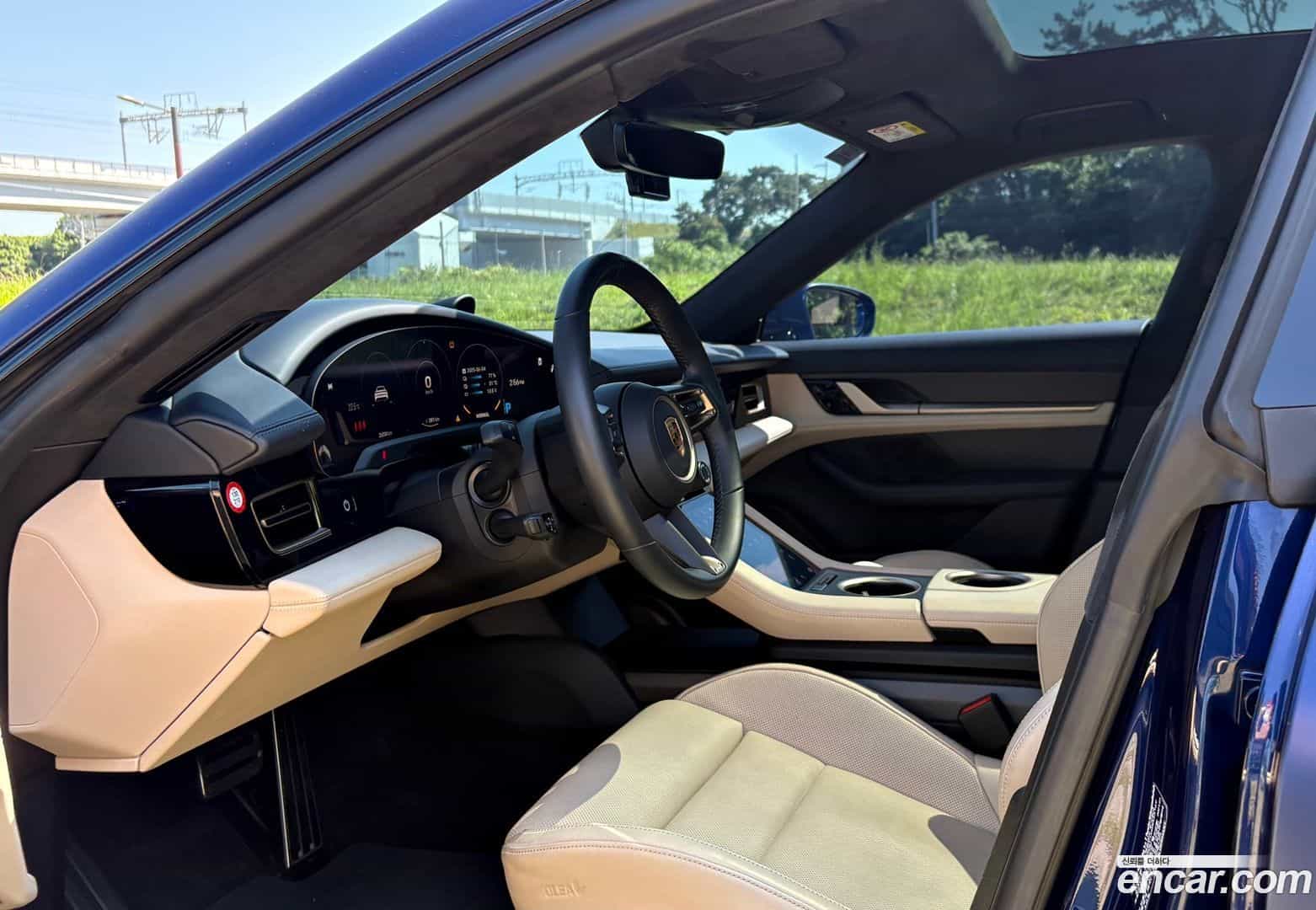 Taycan Porsche 2021.10-OPTION-015