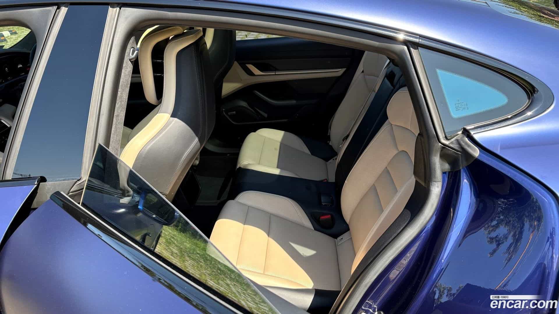 Taycan Porsche 2021.10-OPTION-016