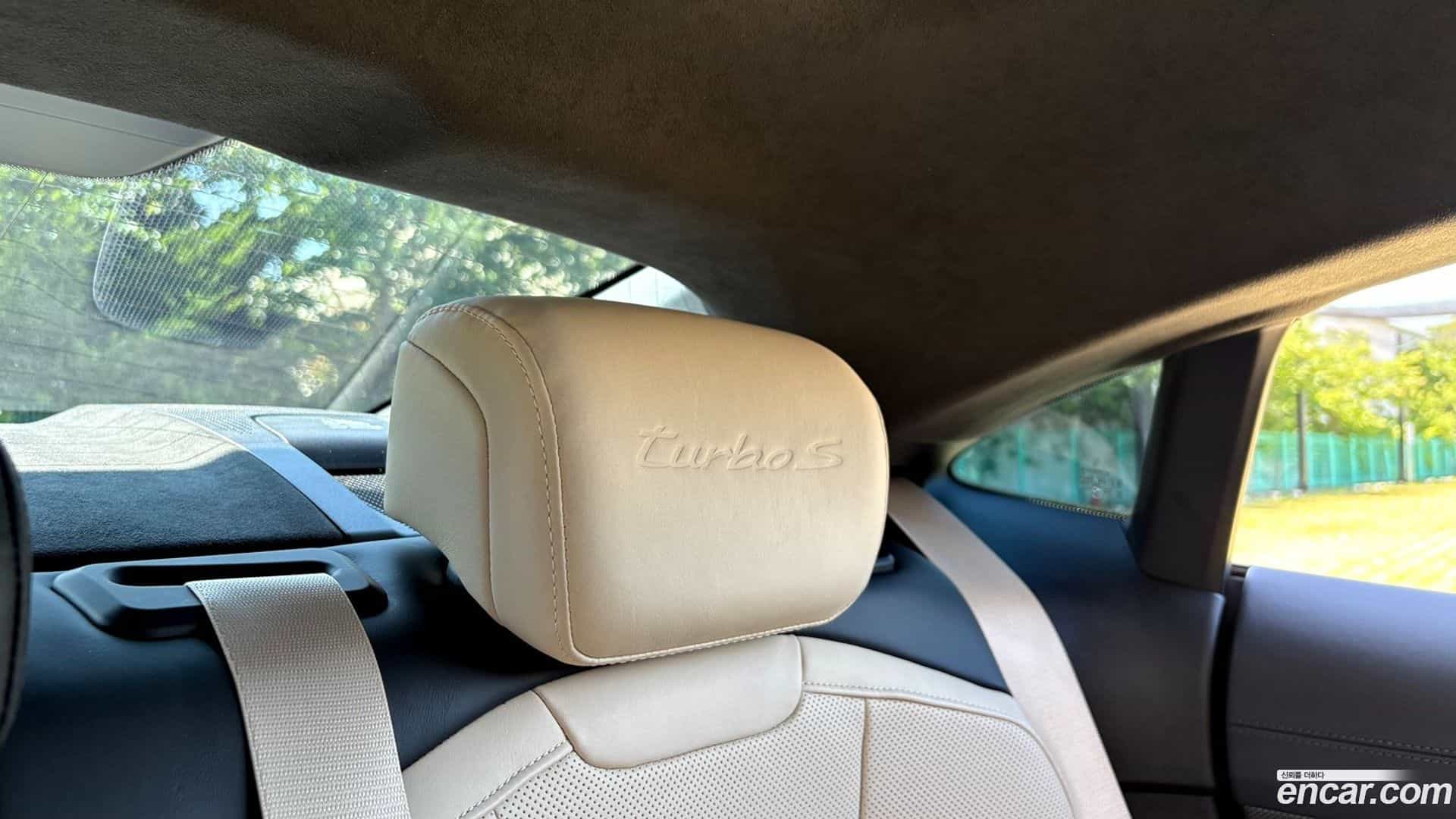 Taycan Porsche 2021.10-OPTION-017