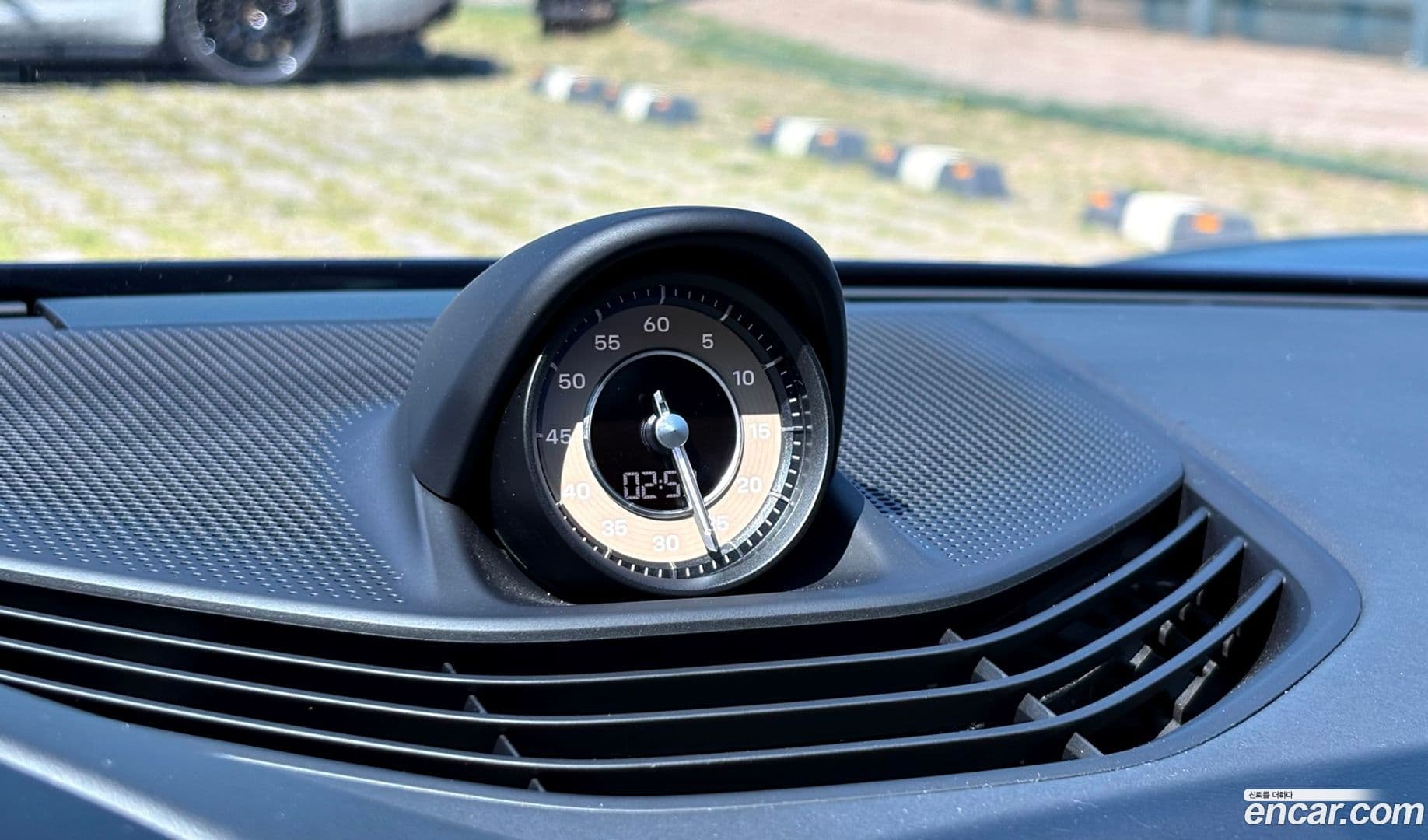 Main__Slider__Photo:Taycan Porsche 2021.10-15