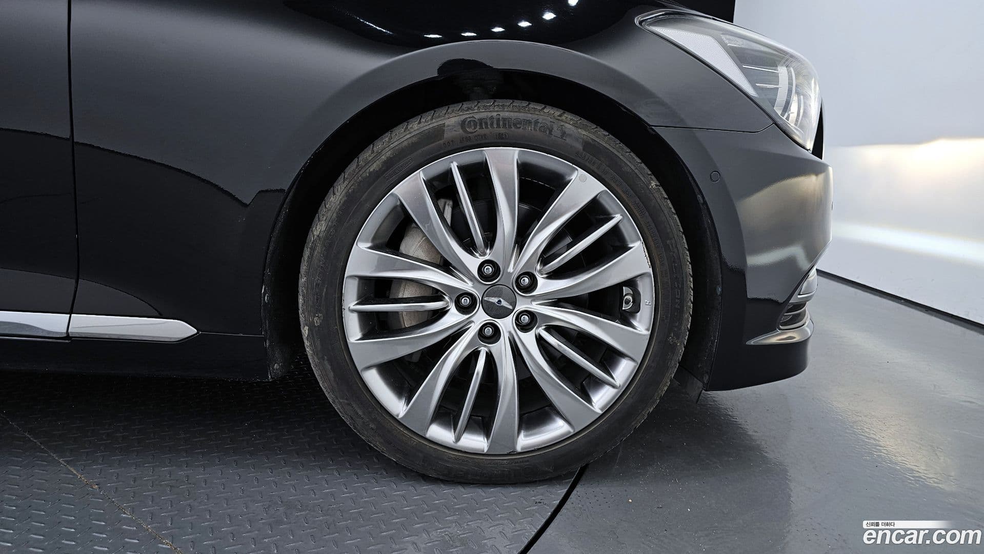 Main__Slider__Photo:Genesis Hyundai 2014.1-4