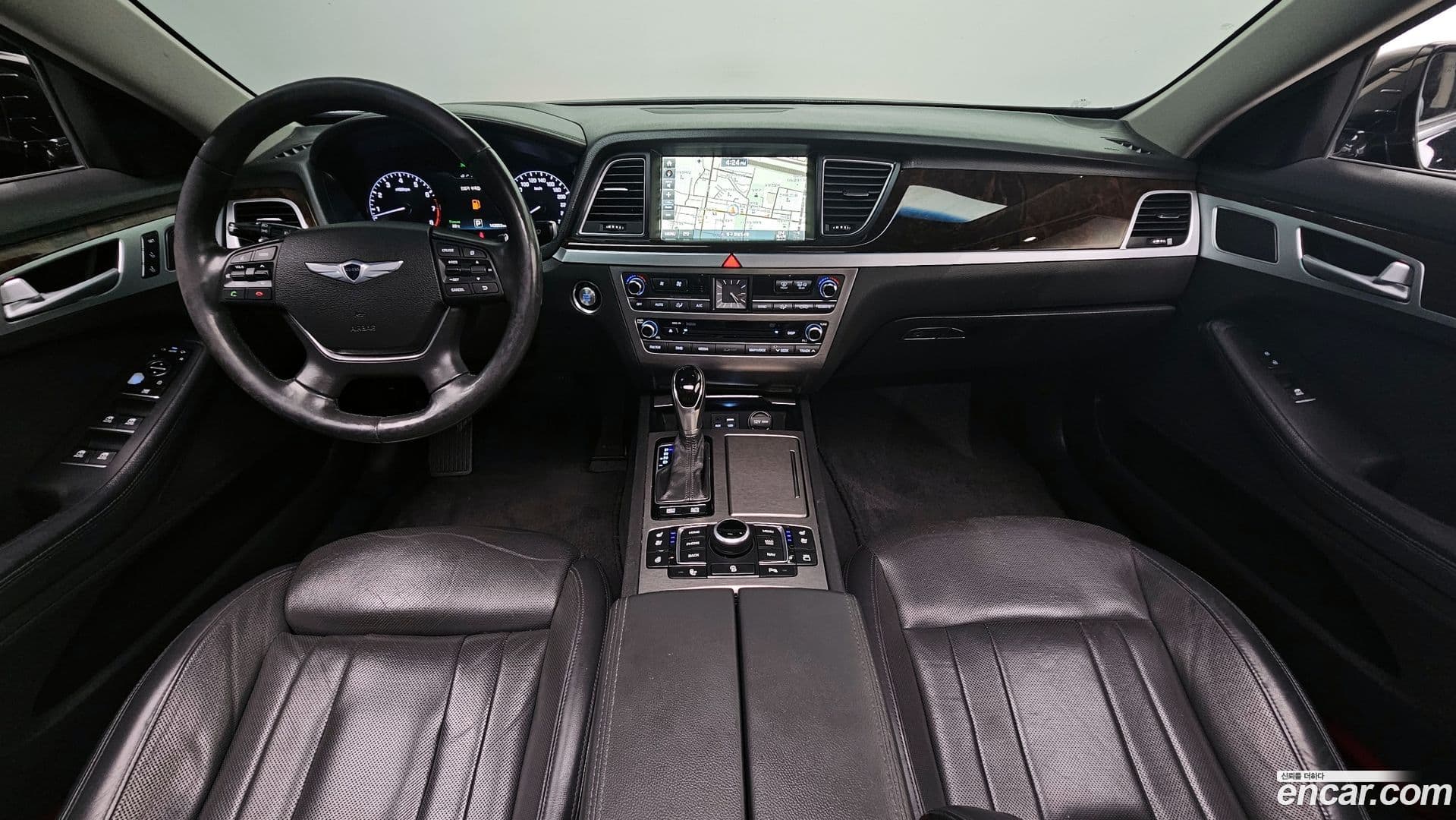 Main__Slider__Photo:Genesis Hyundai 2014.1-6