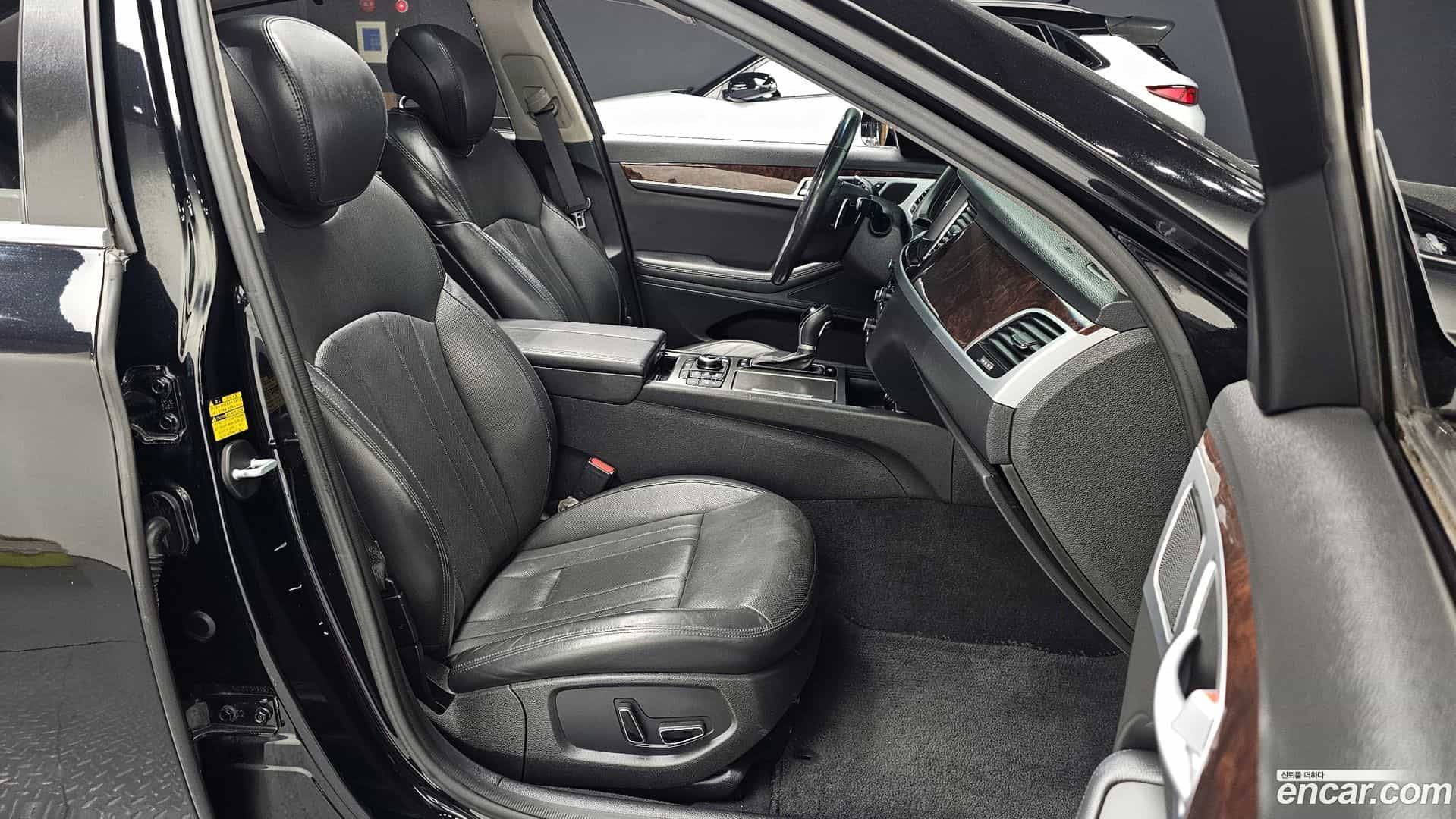 Genesis Hyundai 2014.1-INNER-010