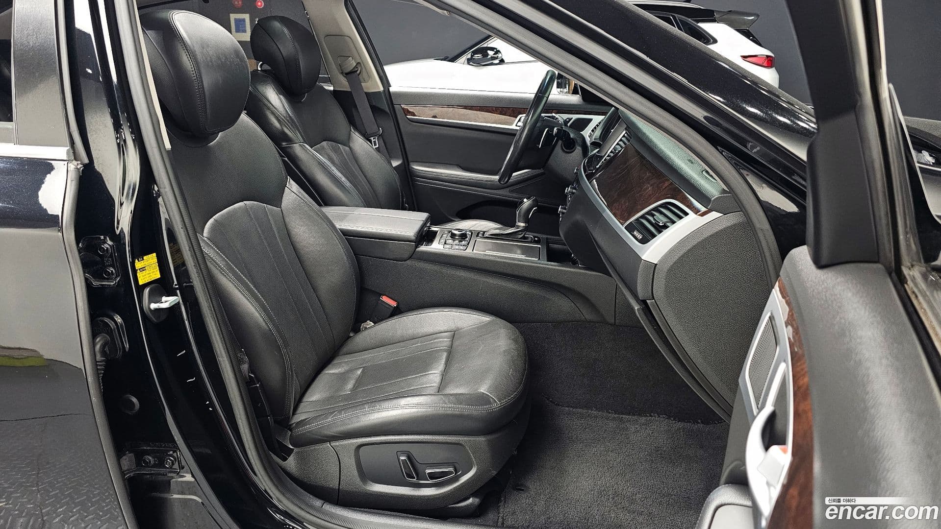 Main__Slider__Photo:Genesis Hyundai 2014.1-9