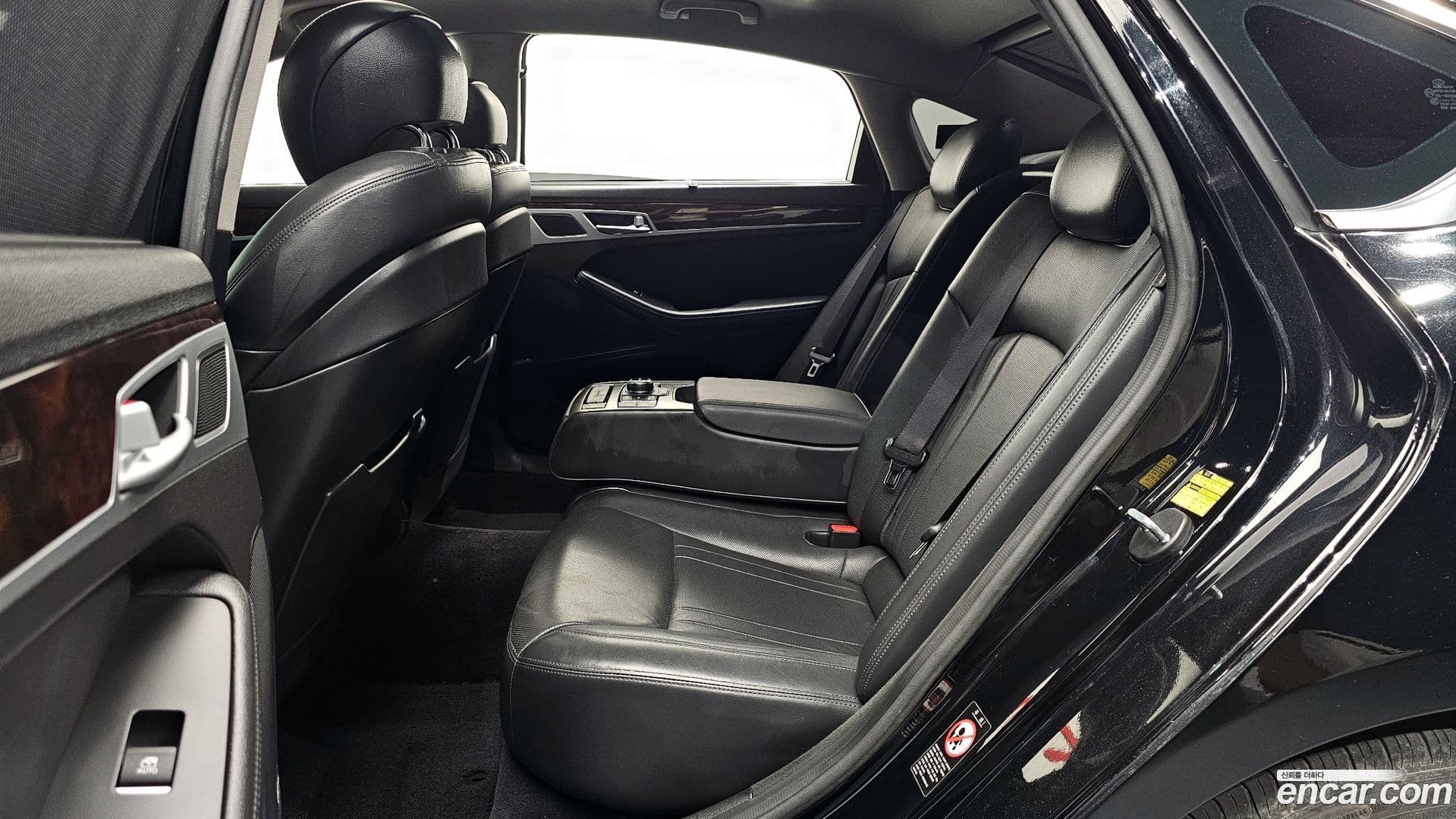 Main__Slider__Photo:Genesis Hyundai 2014.1-11