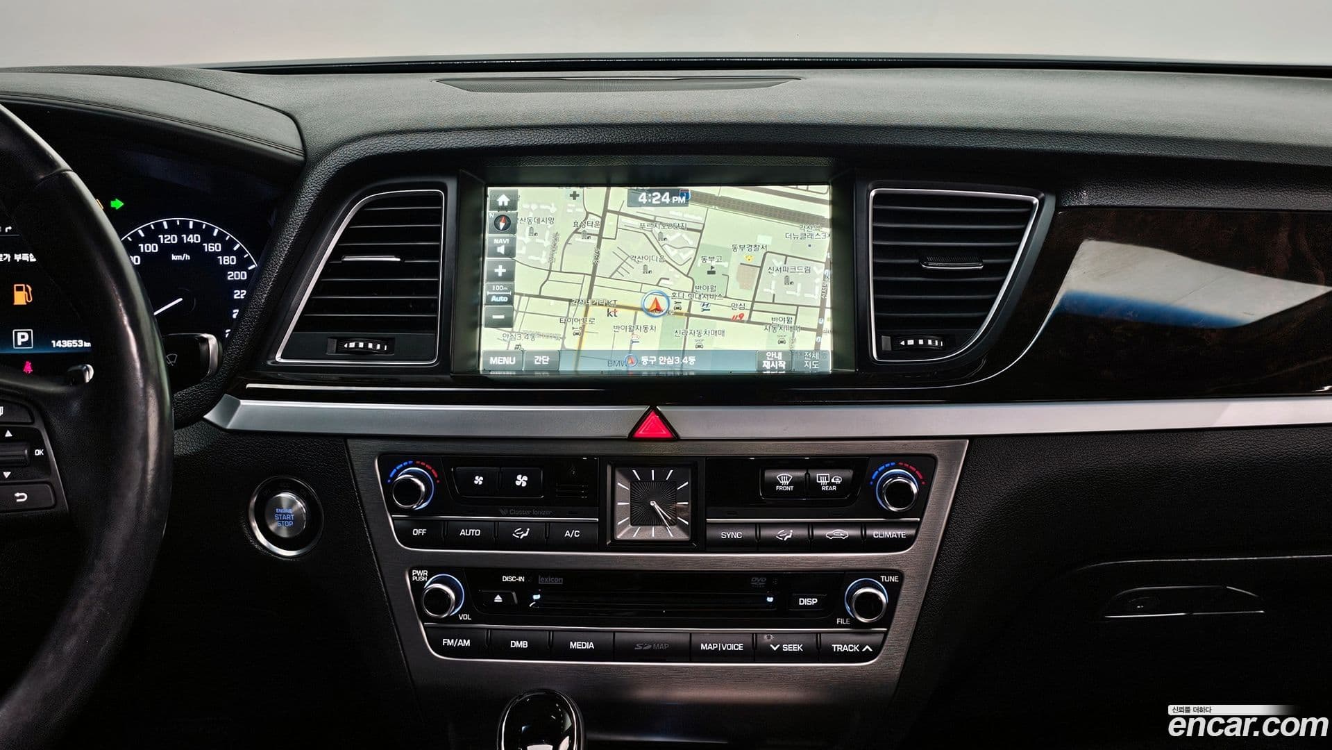 Main__Slider__Photo:Genesis Hyundai 2014.1-13