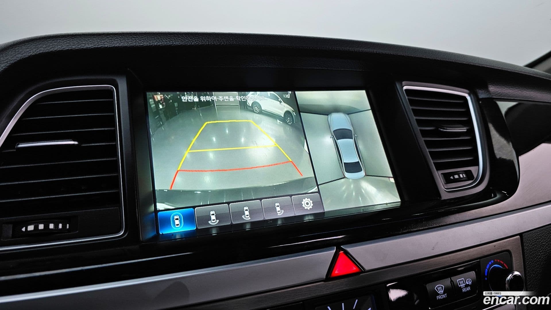 Main__Slider__Photo:Genesis Hyundai 2014.1-14