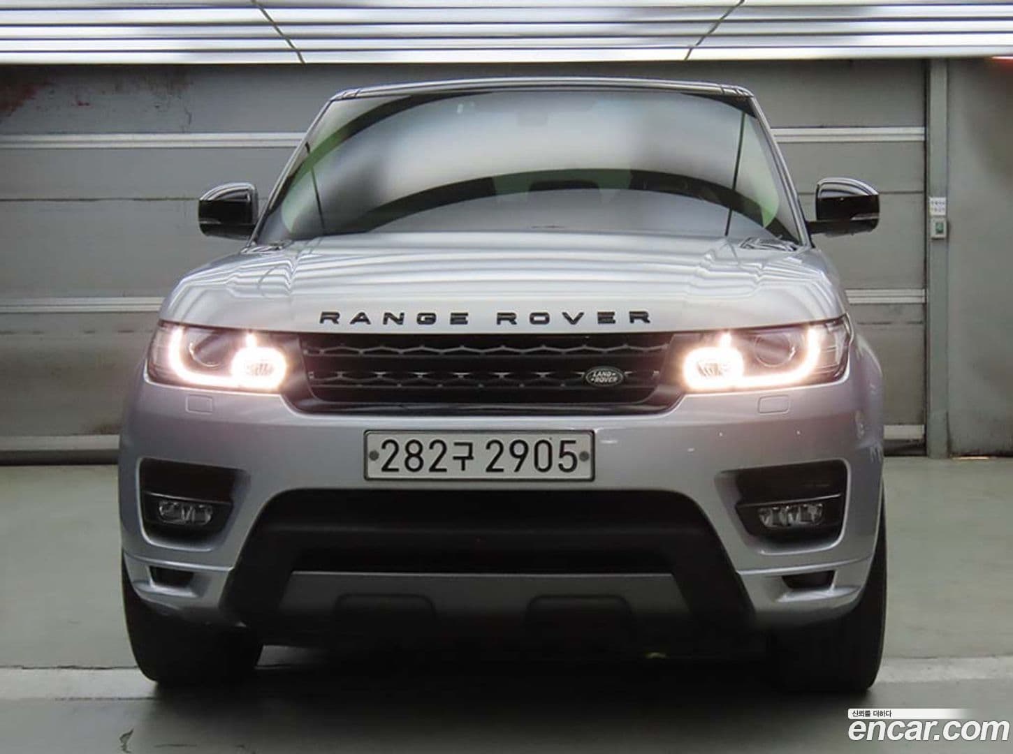 Main__Slider__Photo:Range Rover Sport Land Rover 2016.11-1