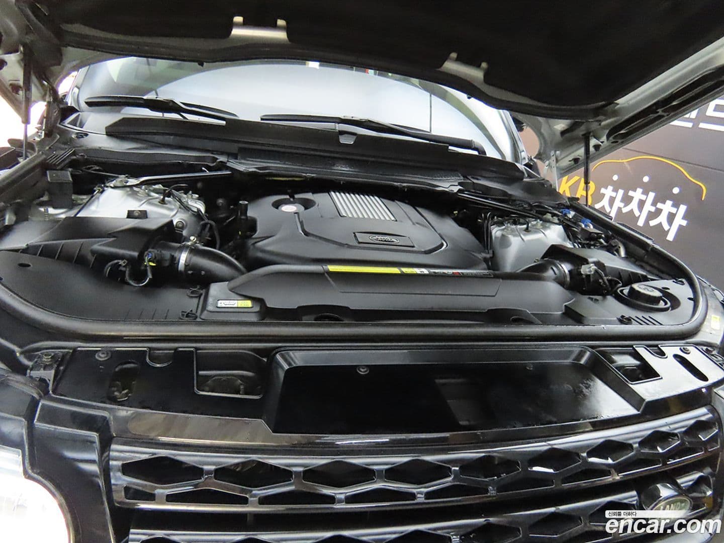 Main__Slider__Photo:Range Rover Sport Land Rover 2016.11-18