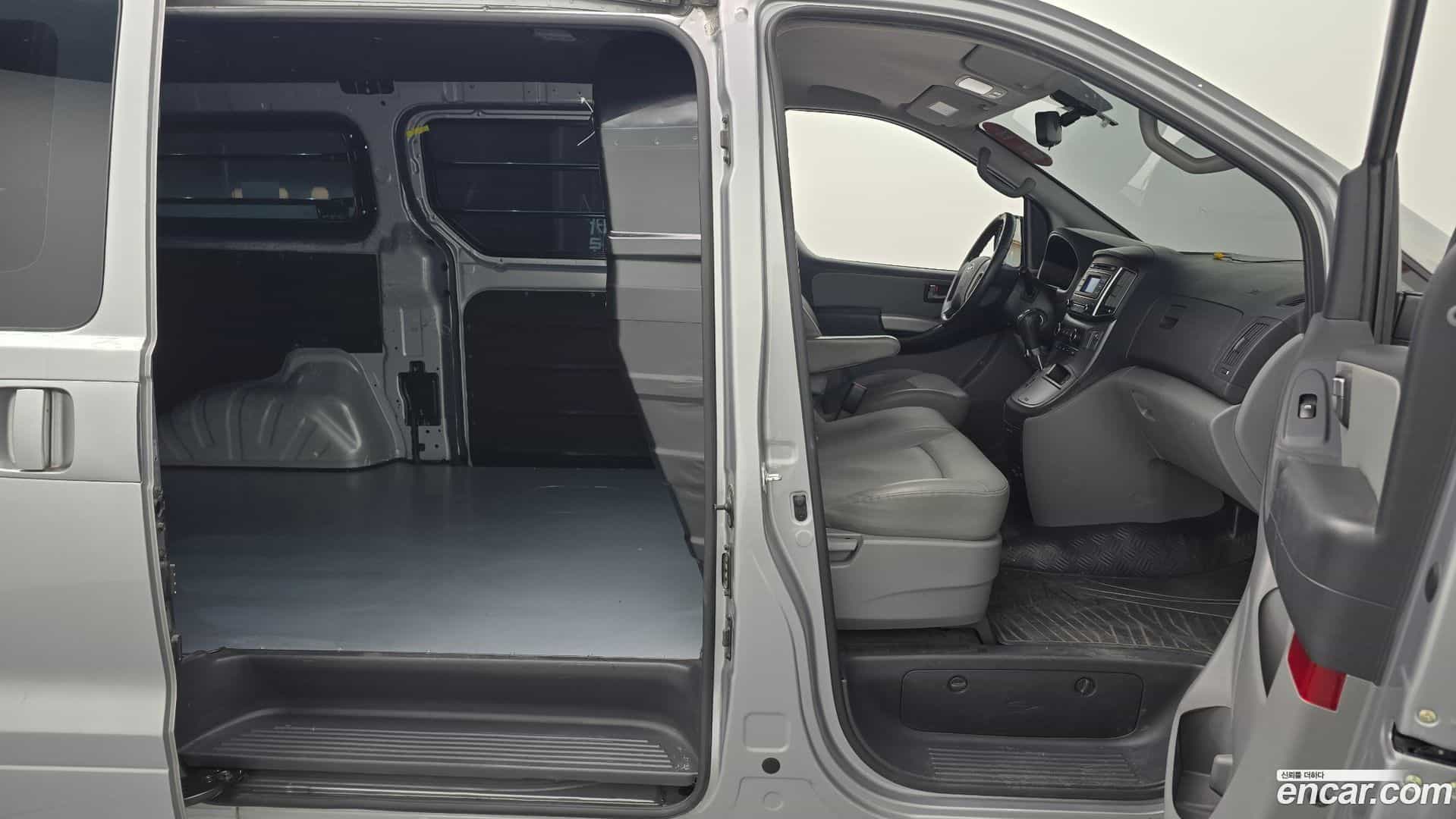 Starex Hyundai 2019.4-INNER-010