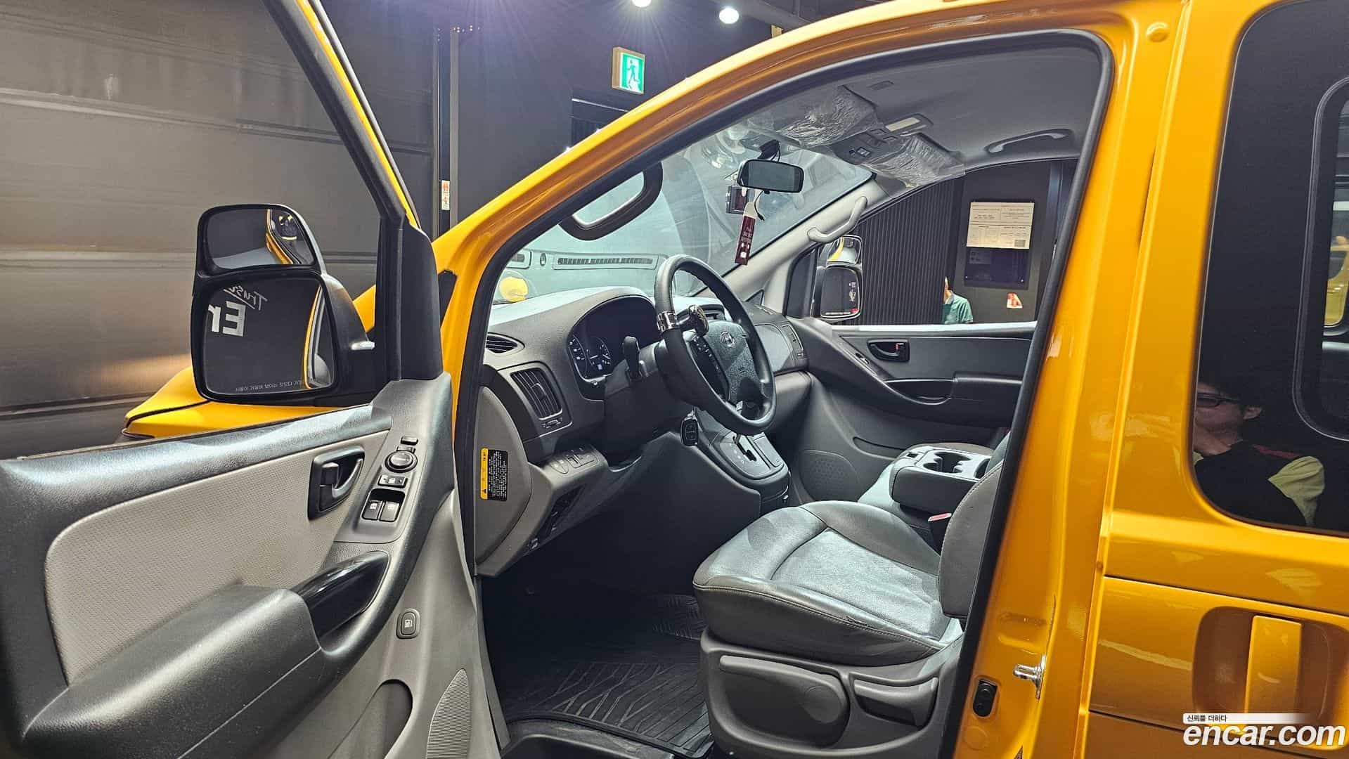 Starex Hyundai 2019.4-OPTION-015