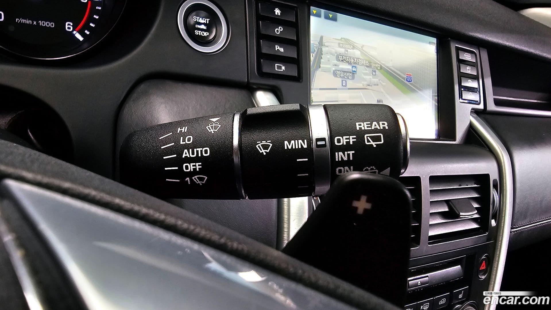 Main__Slider__Photo:Discovery Sport Land Rover 2016.8-16