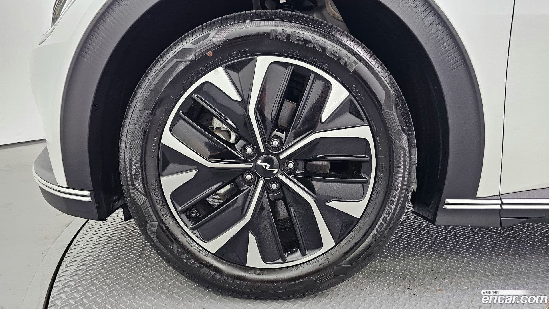 Main__Slider__Photo:EV6 Kia 2022.4-4