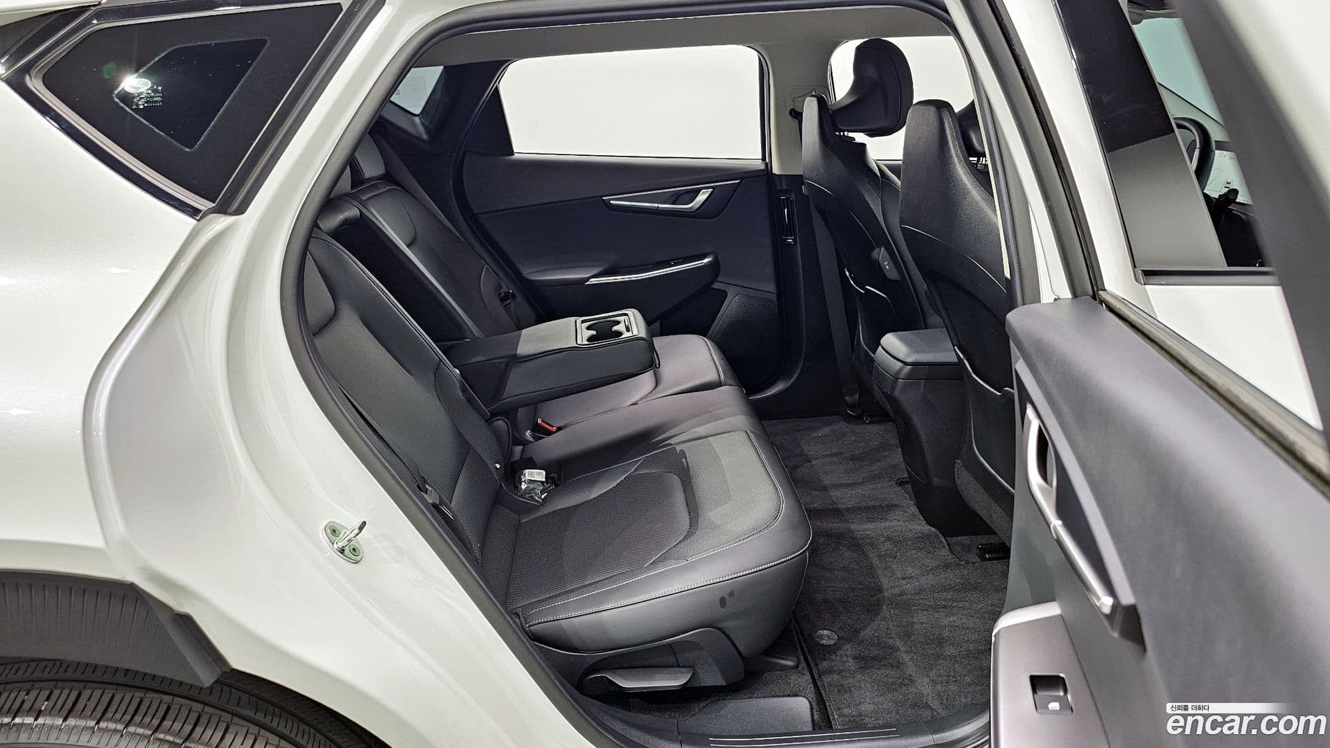 Main__Slider__Photo:EV6 Kia 2022.4-10