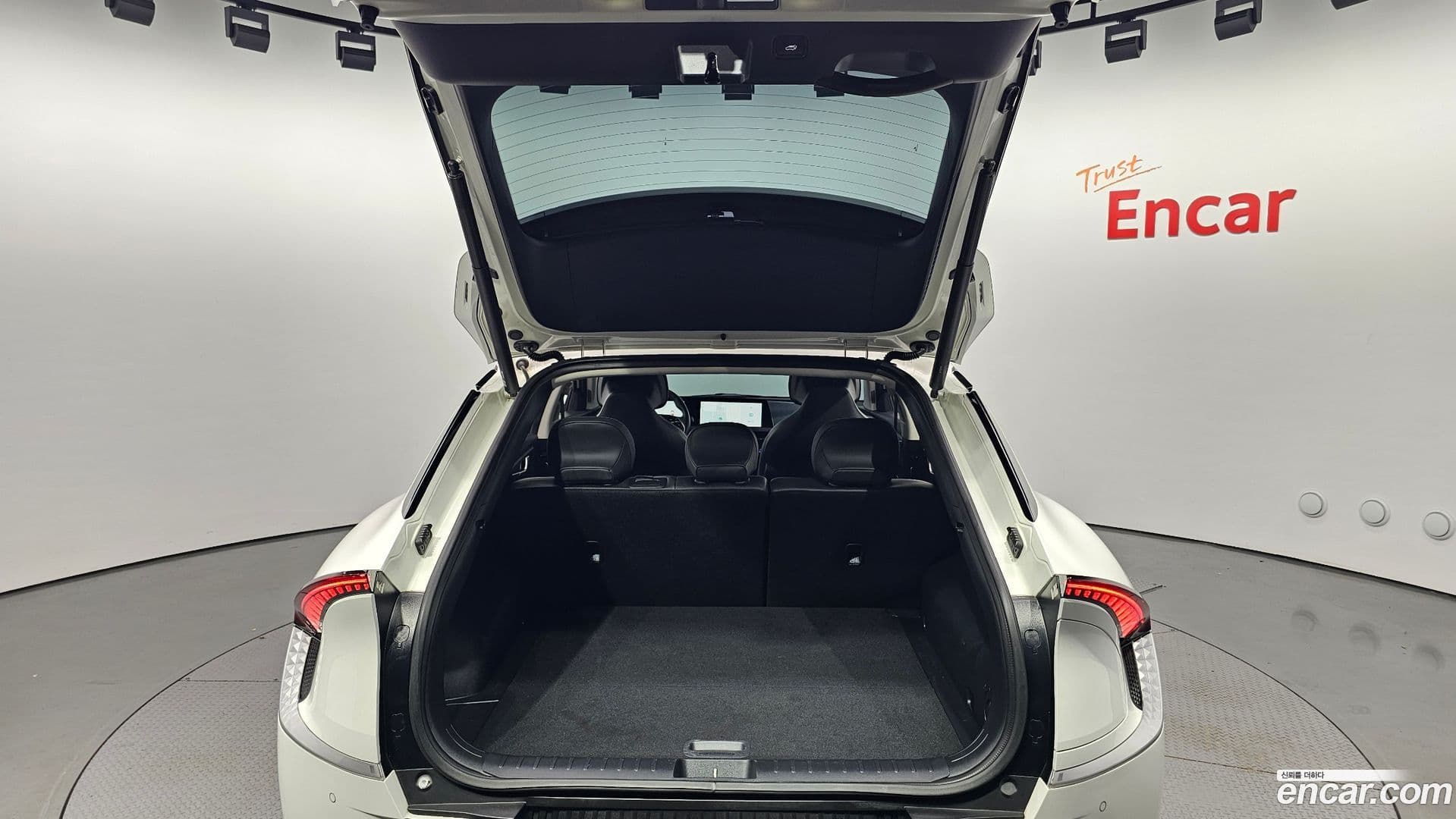 Main__Slider__Photo:EV6 Kia 2022.4-19