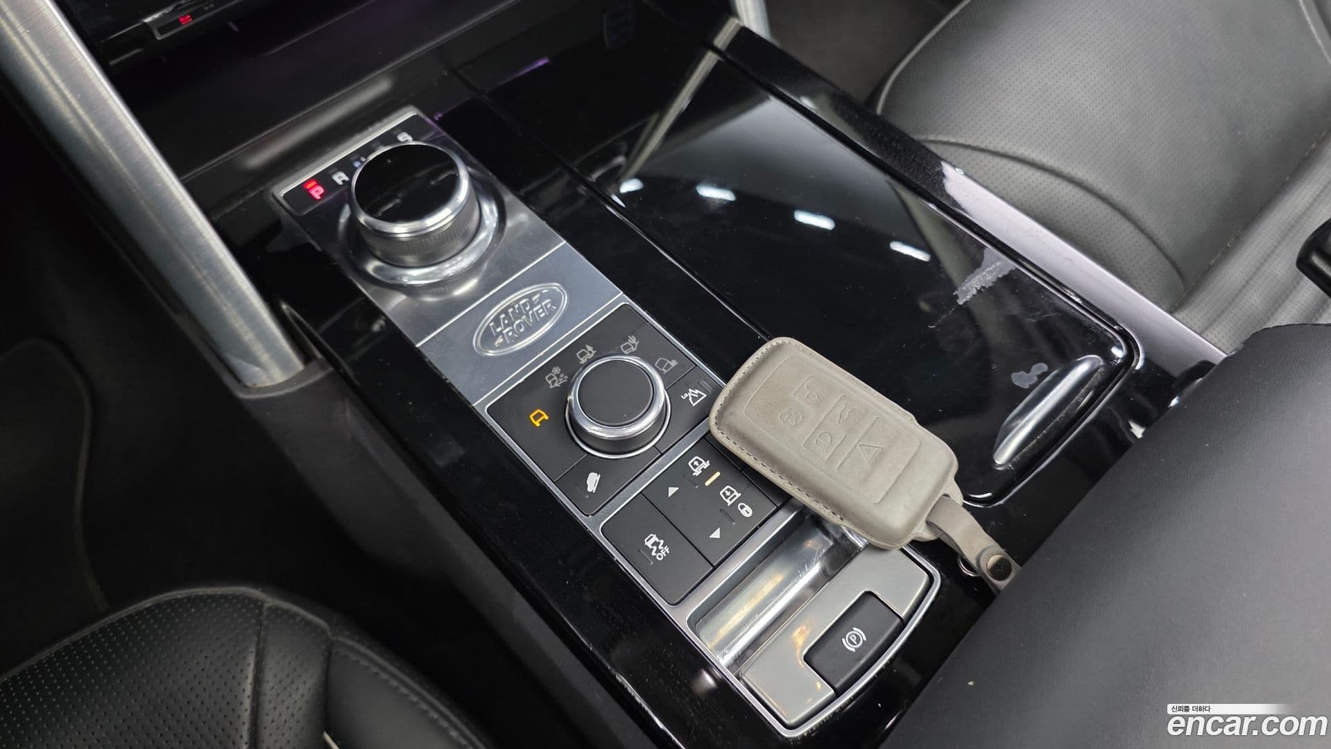 Main__Slider__Photo:Discovery Land Rover 2017.8-8