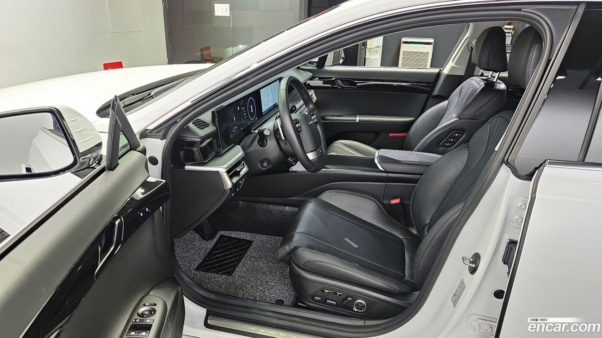 Main__Slider__Photo:Grandeur Hyundai 2024.11-9