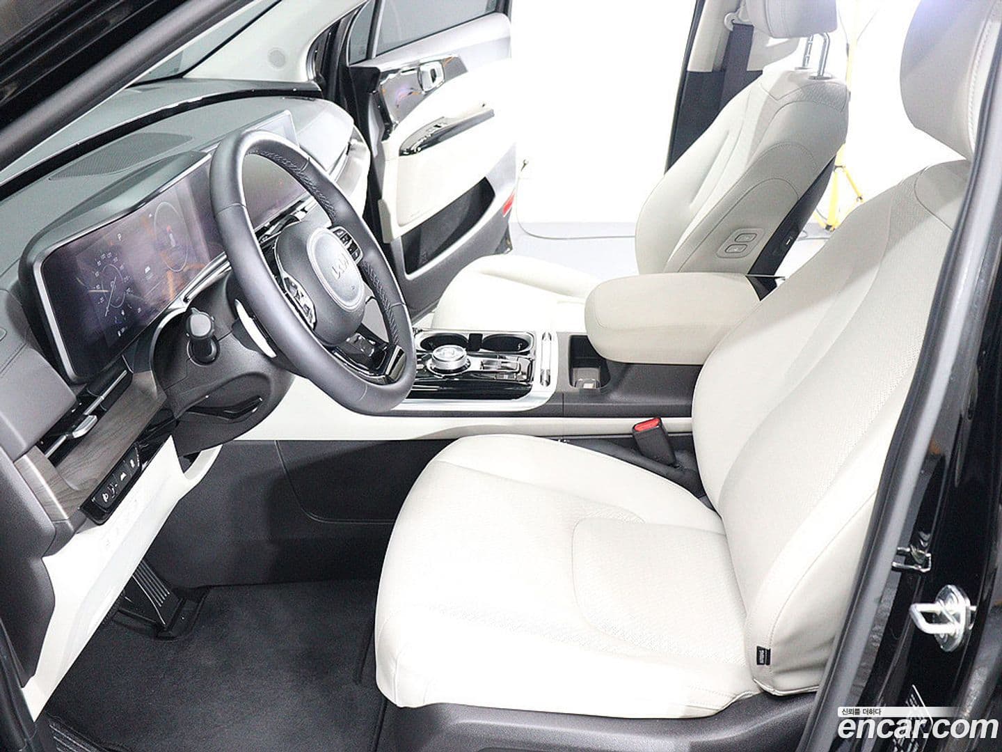 Main__Slider__Photo:Canival Kia 2023.7-14