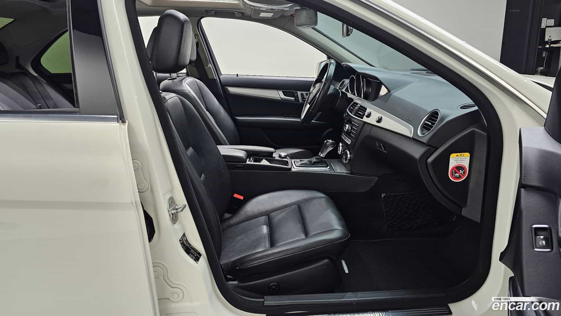 C-Class Mercedes-Benz 2011.11-INNER-010