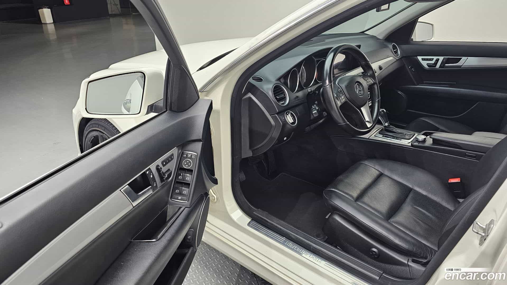 C-Class Mercedes-Benz 2011.11-OPTION-015