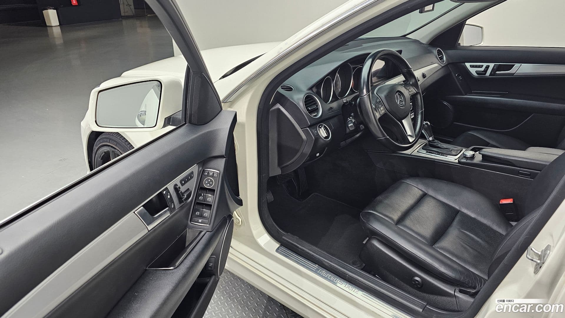 Main__Slider__Photo:C-Class Mercedes-Benz 2011.11-10