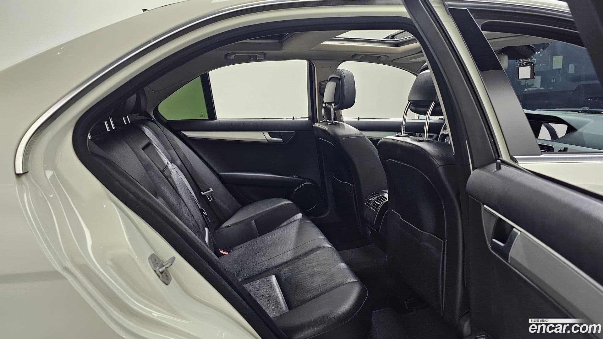 Main__Slider__Photo:C-Class Mercedes-Benz 2011.11-11