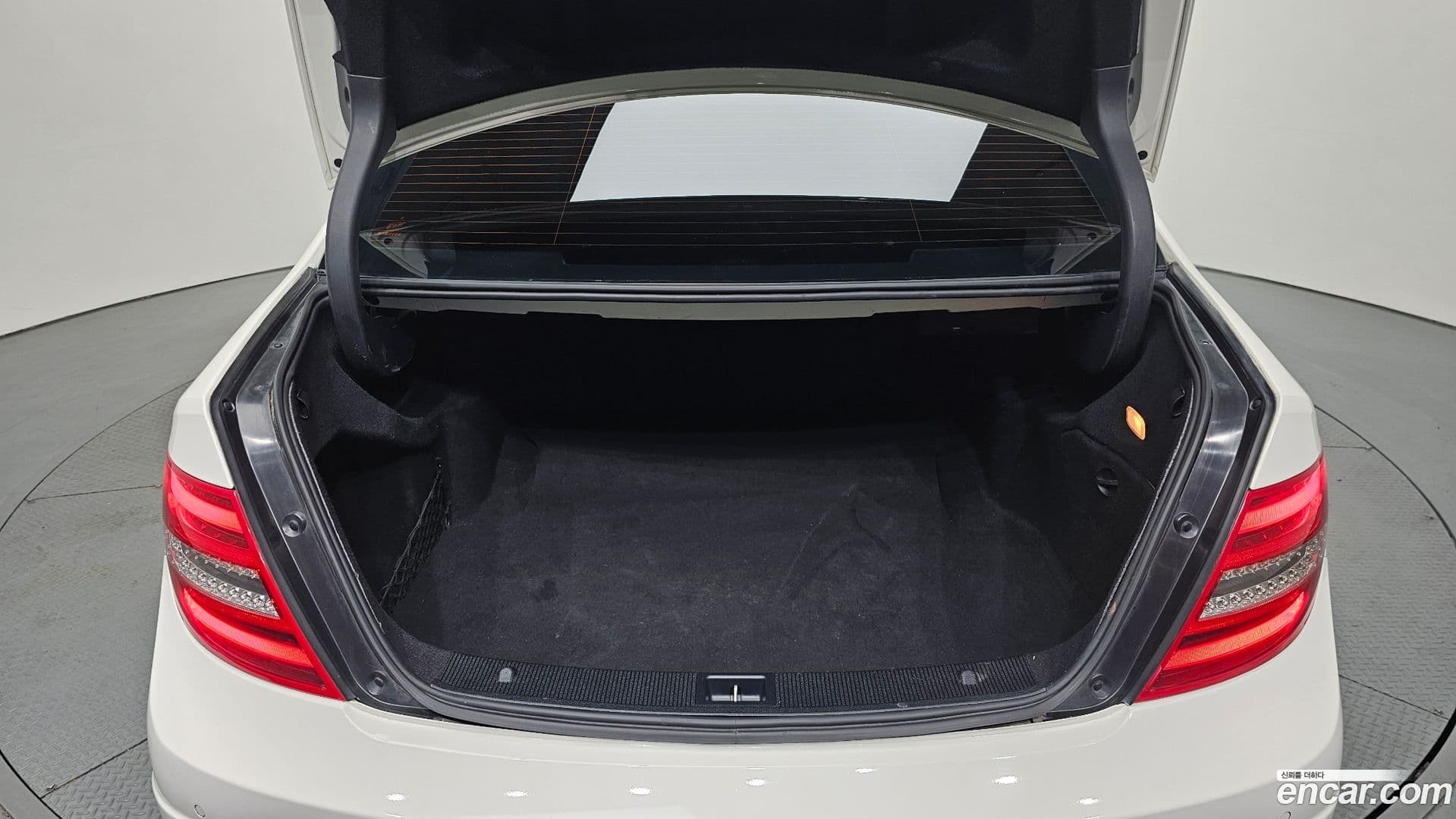 Main__Slider__Photo:C-Class Mercedes-Benz 2011.11-19