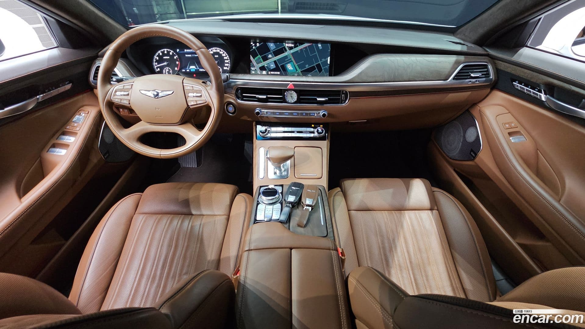 Main__Slider__Photo:G90 Genesis 2021.4-6