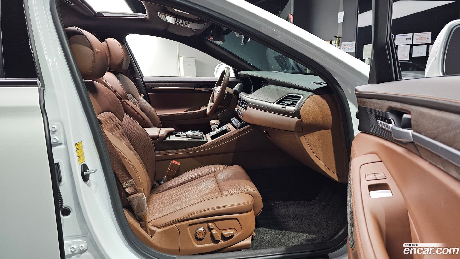 Main__Slider__Photo:G90 Genesis 2021.4-9