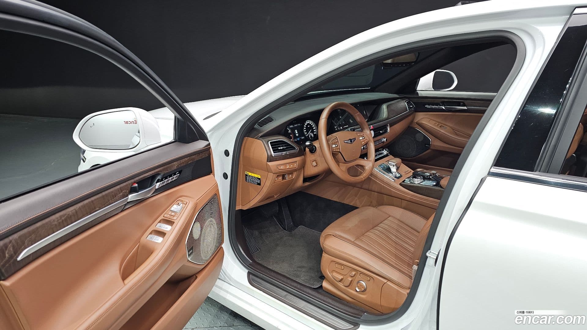 Main__Slider__Photo:G90 Genesis 2021.4-10