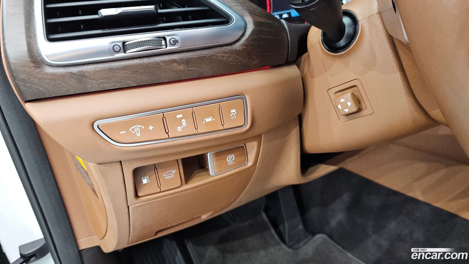 Main__Slider__Photo:G90 Genesis 2021.4-11