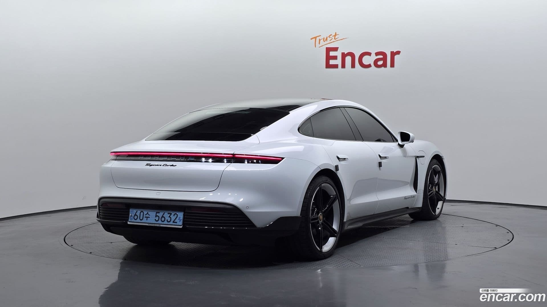 Main__Slider__Photo:Taycan Porsche 2021.5-1