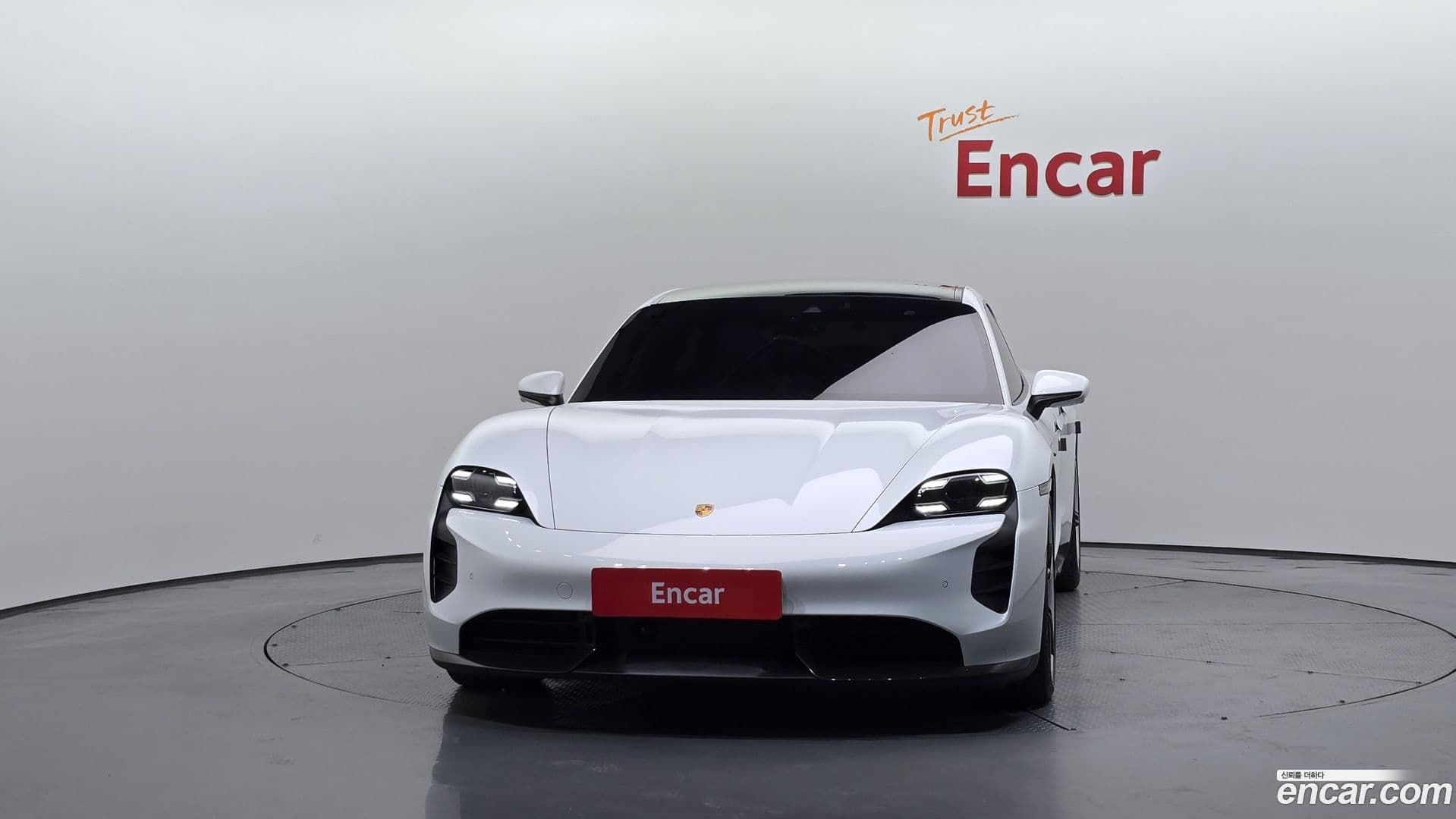 Main__Slider__Photo:Taycan Porsche 2021.5-2