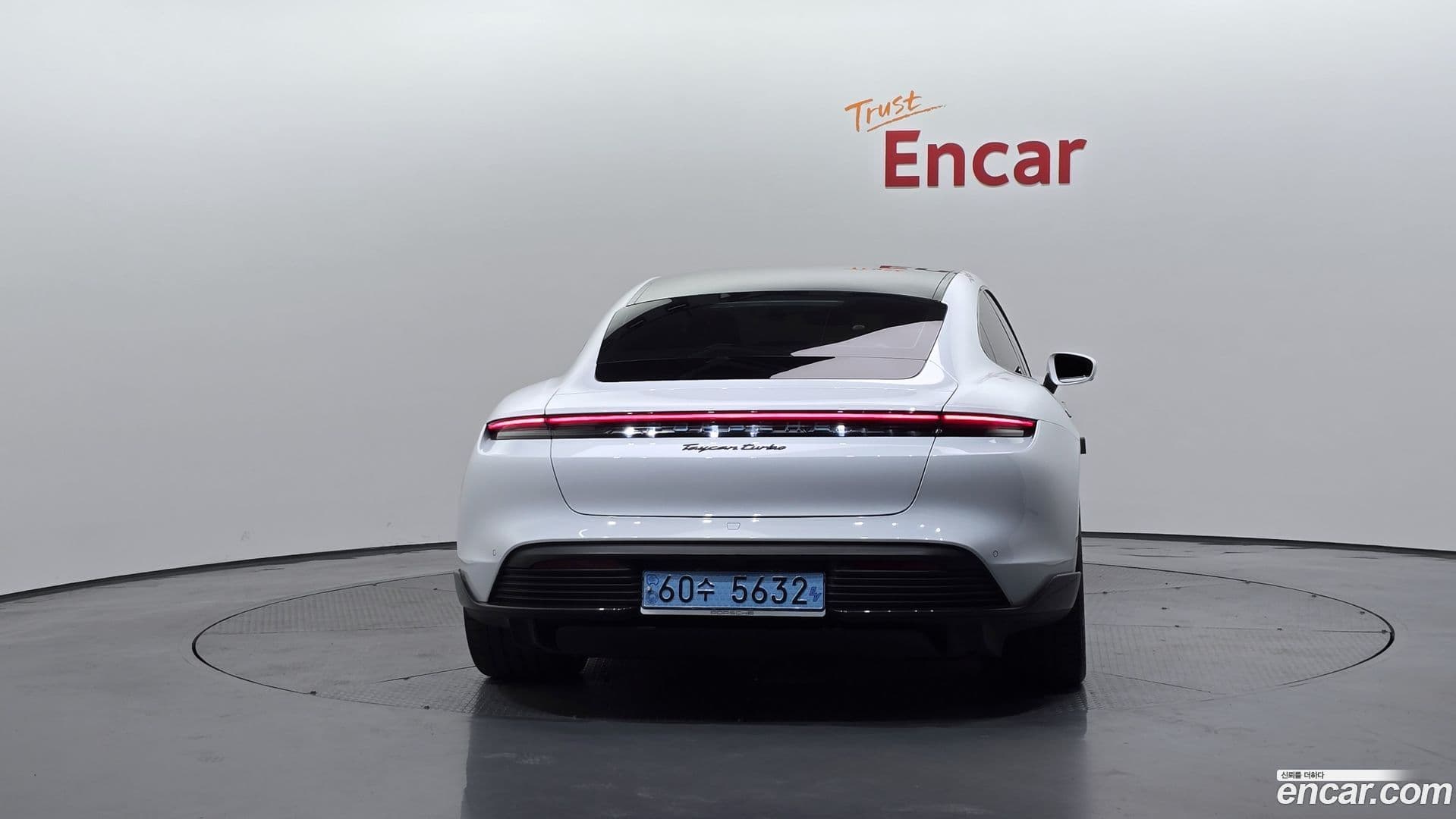 Main__Slider__Photo:Taycan Porsche 2021.5-3