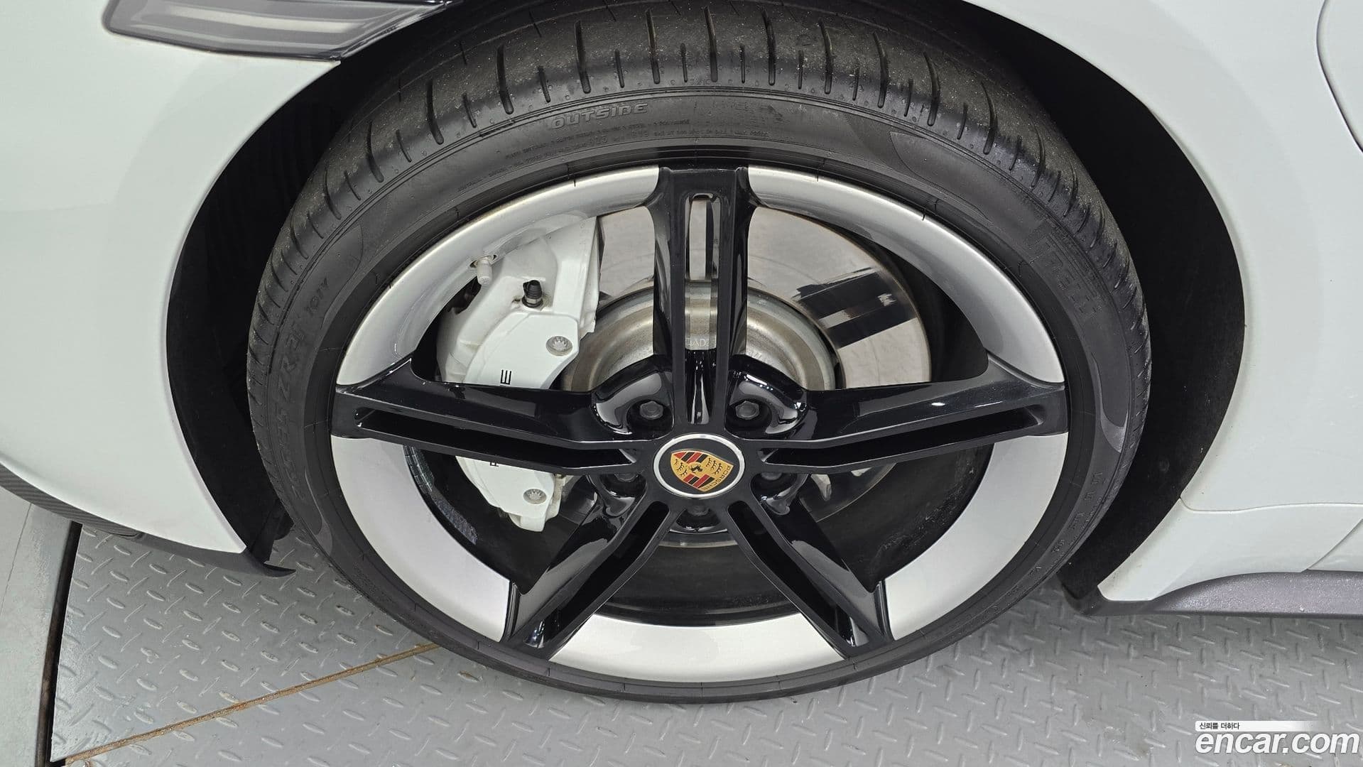 Main__Slider__Photo:Taycan Porsche 2021.5-4