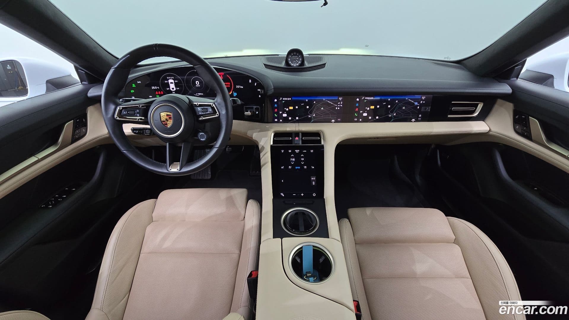 Main__Slider__Photo:Taycan Porsche 2021.5-5