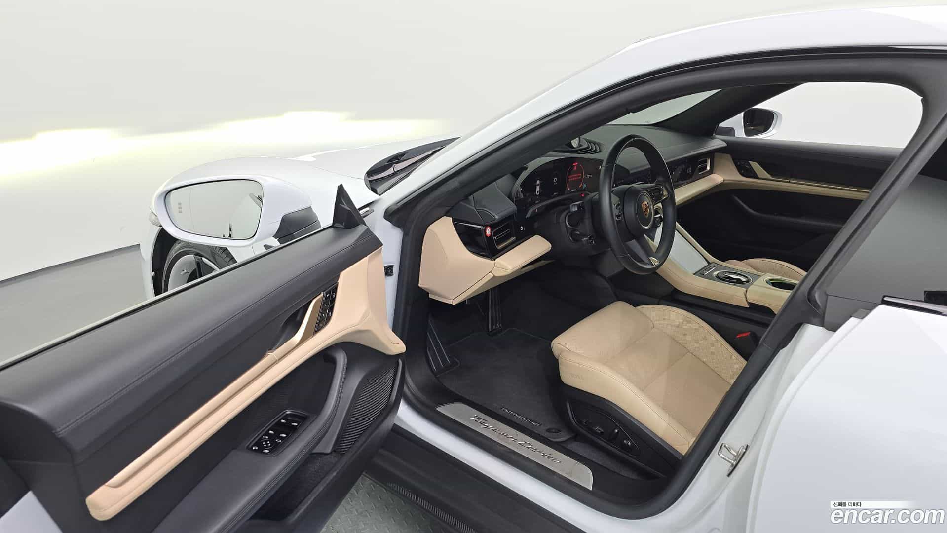 Taycan Porsche 2021.5-INNER-010