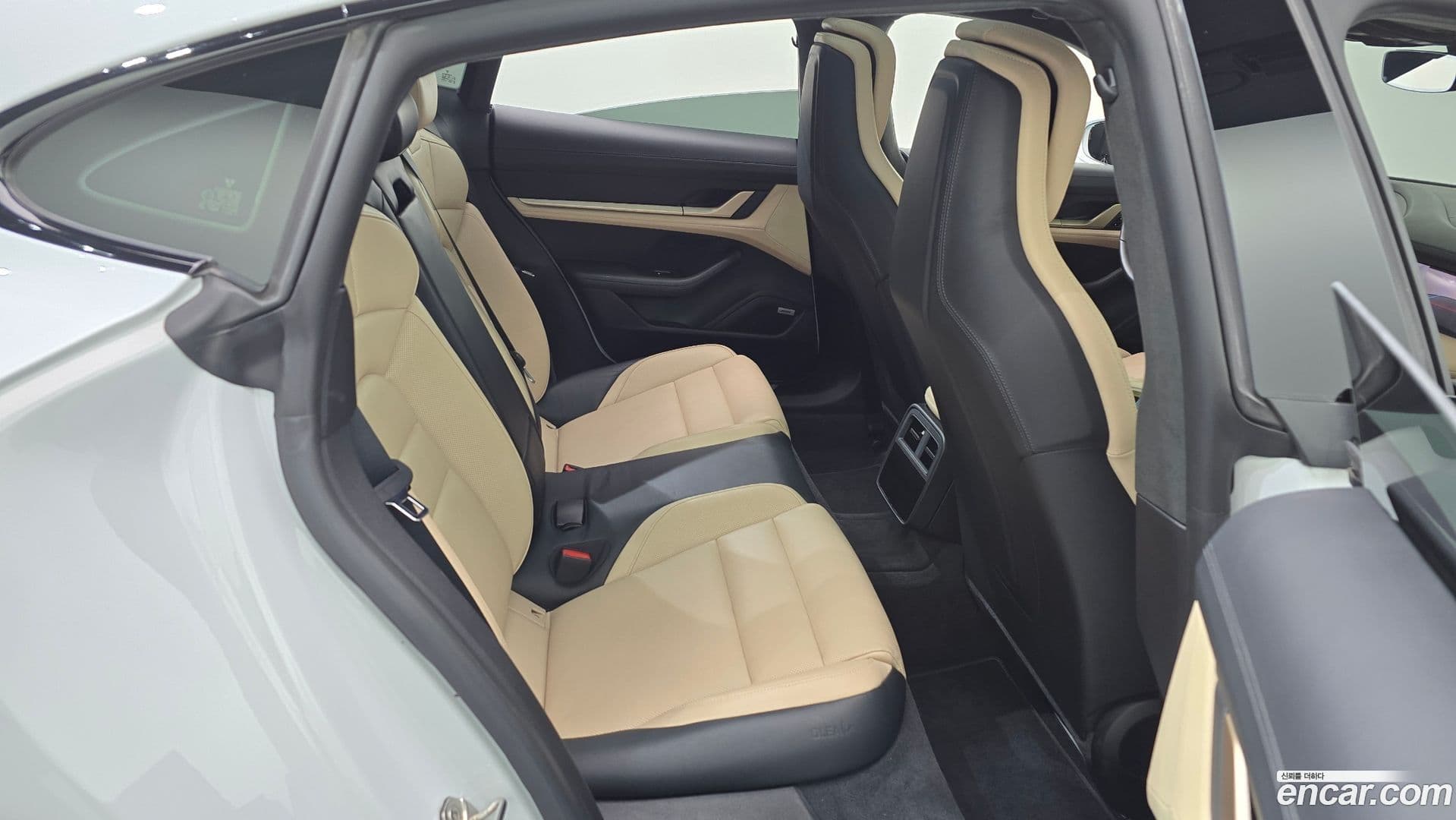 Main__Slider__Photo:Taycan Porsche 2021.5-11