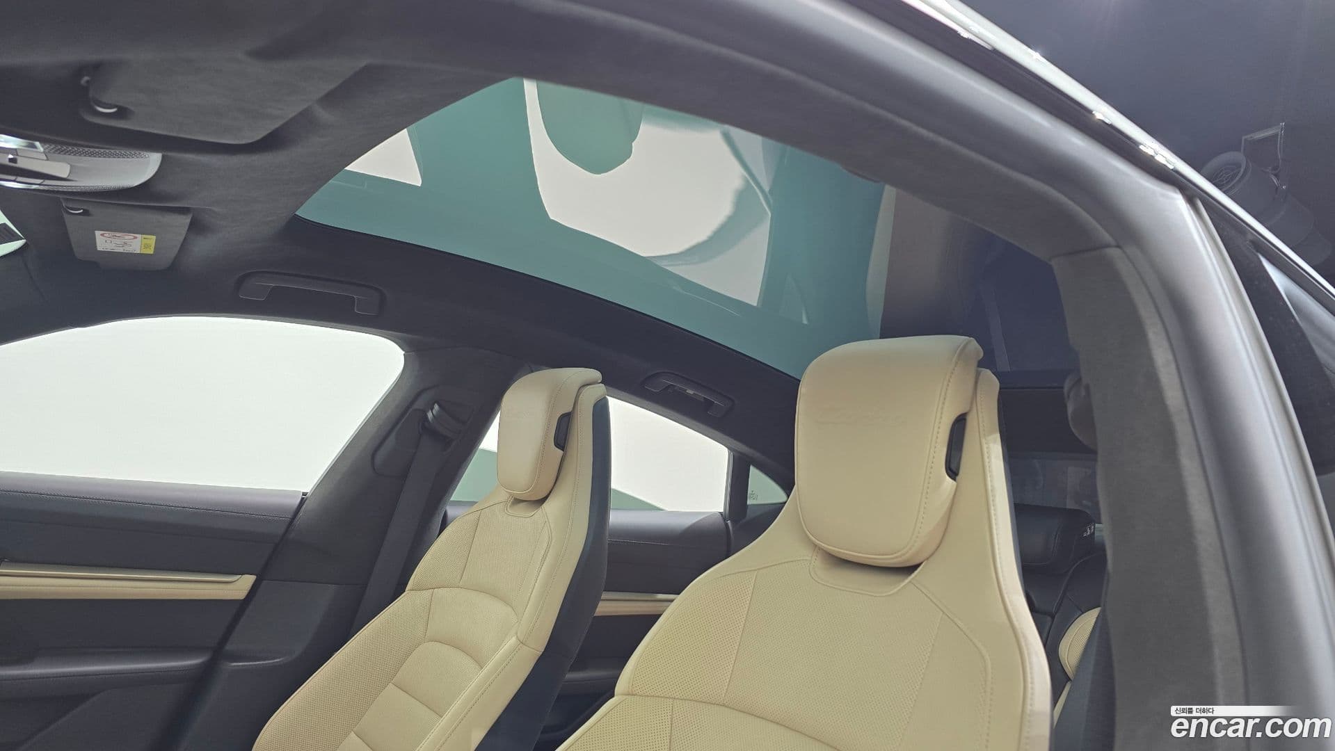 Main__Slider__Photo:Taycan Porsche 2021.5-18