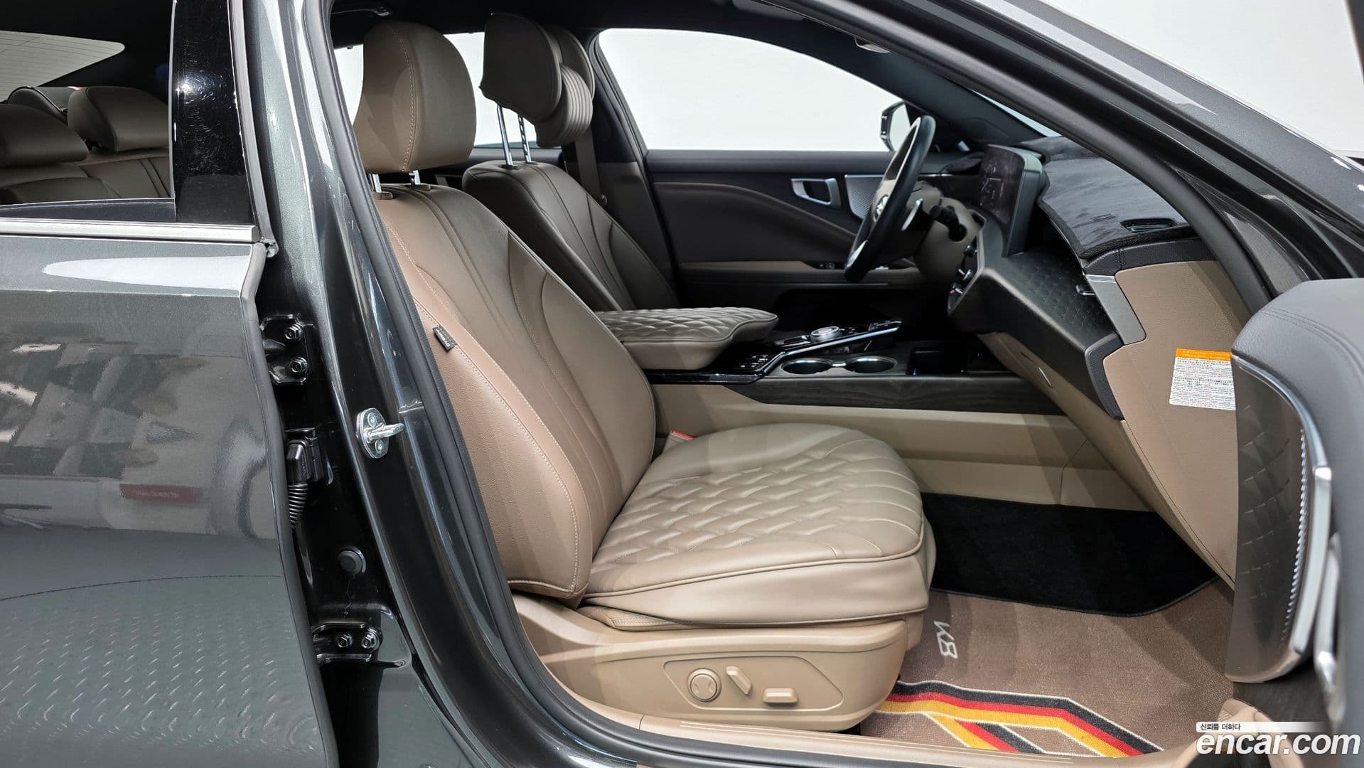 Main__Slider__Photo:K8 Kia 2022.11-10