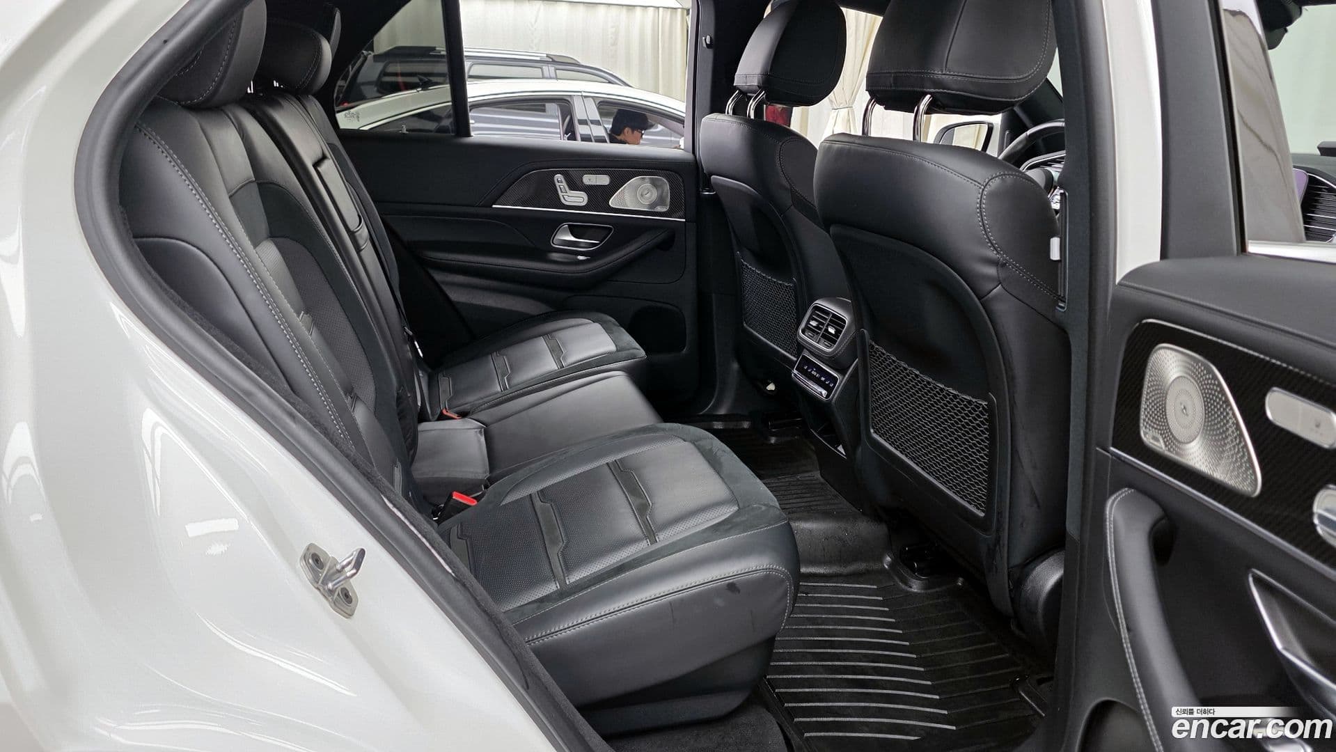 Main__Slider__Photo:GLE-Class Mercedes-Benz 2023.5-11