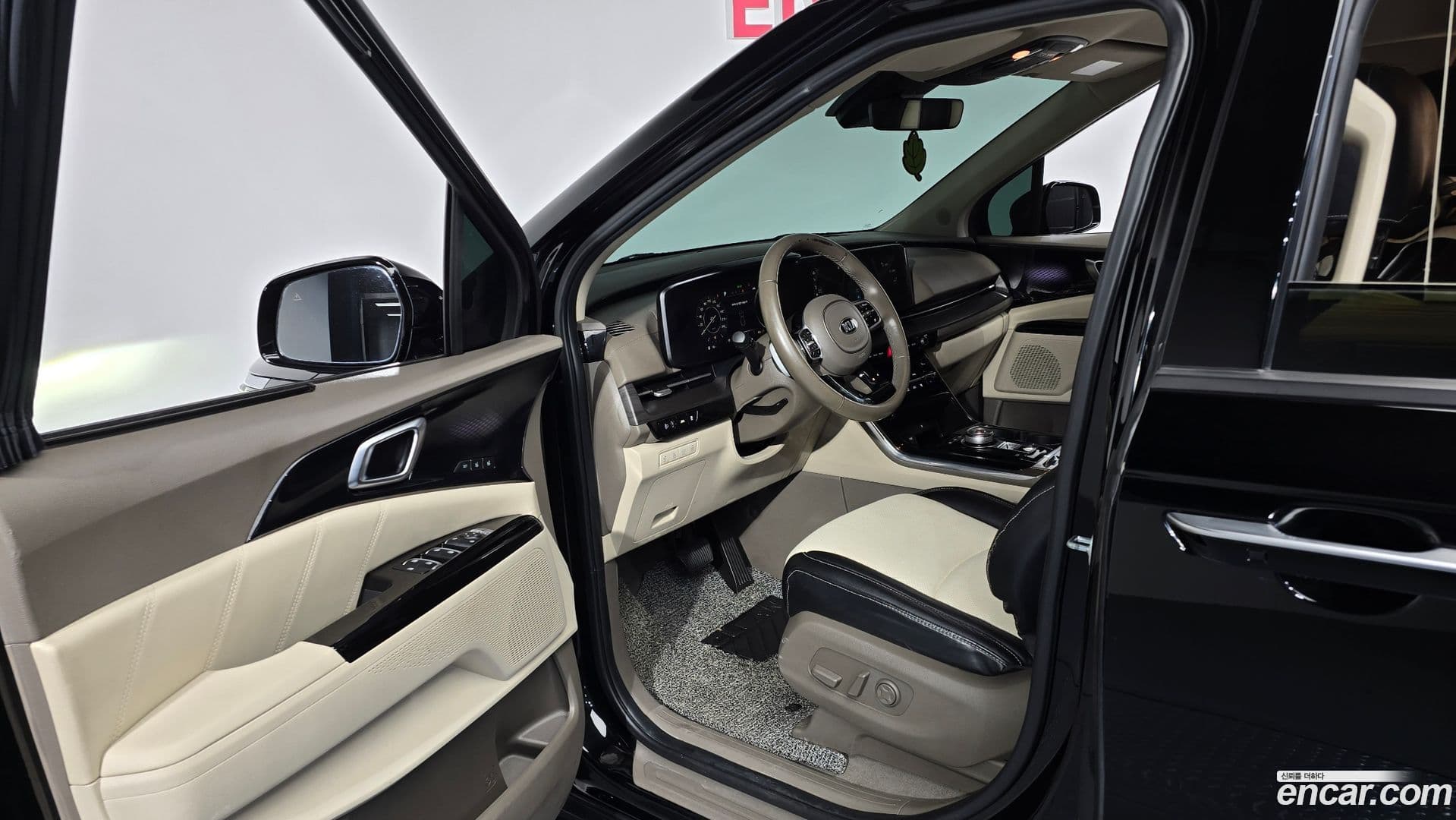 Main__Slider__Photo:Canival Kia 2020.9-9