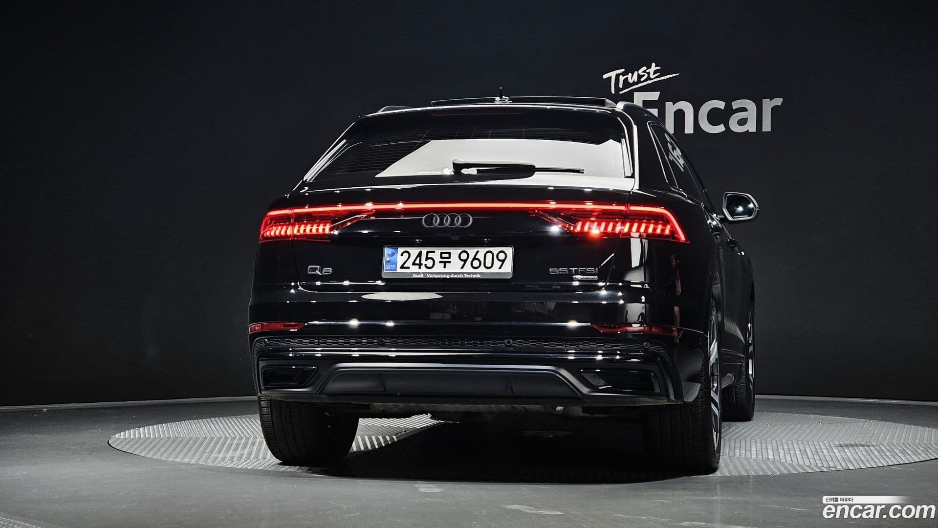 Main__Slider__Photo:Q8 Audi 2023.9-3