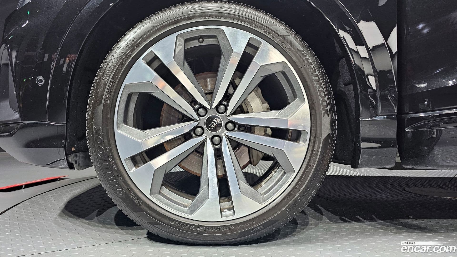 Main__Slider__Photo:Q8 Audi 2023.9-4