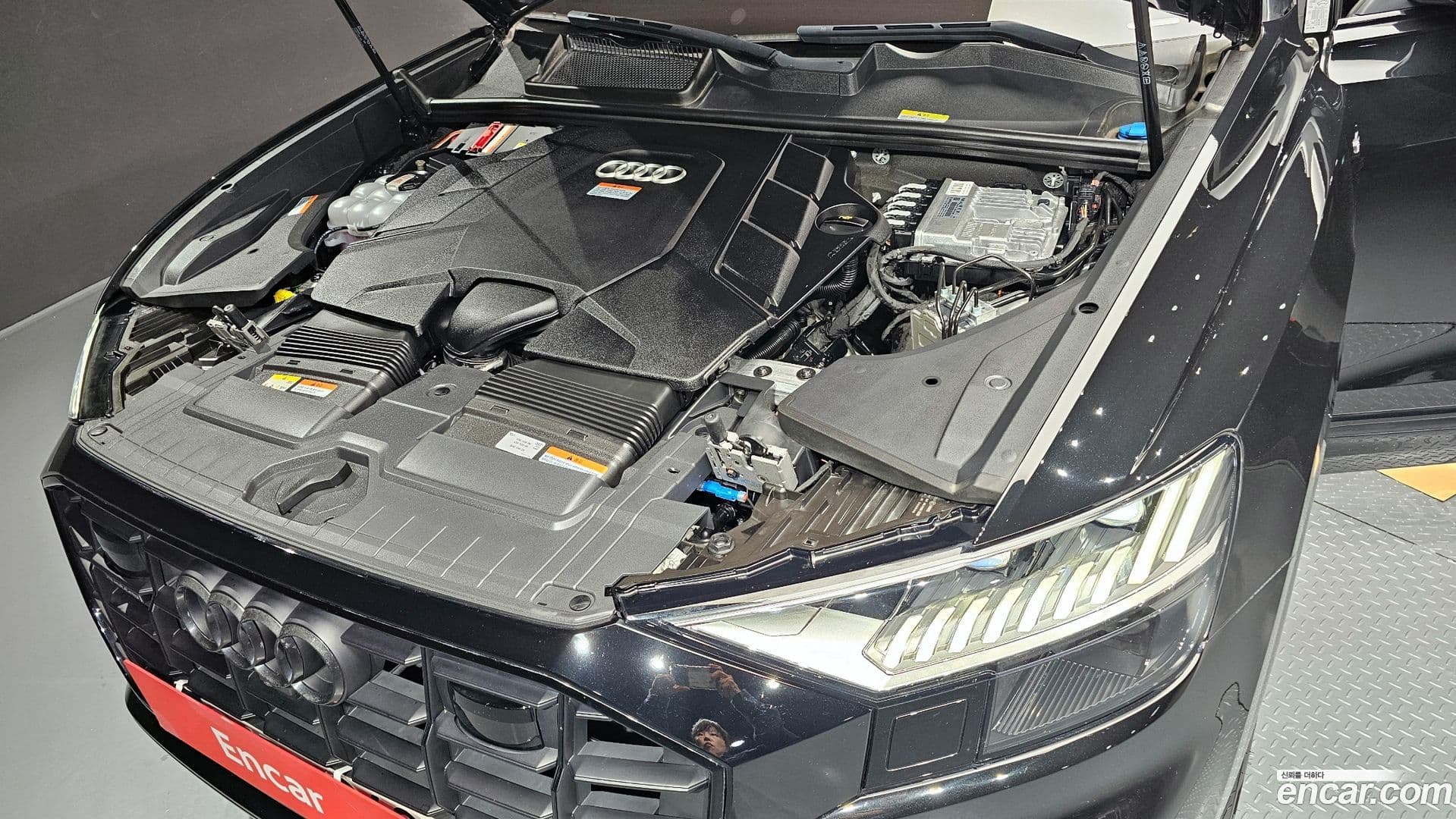 Main__Slider__Photo:Q8 Audi 2023.9-5