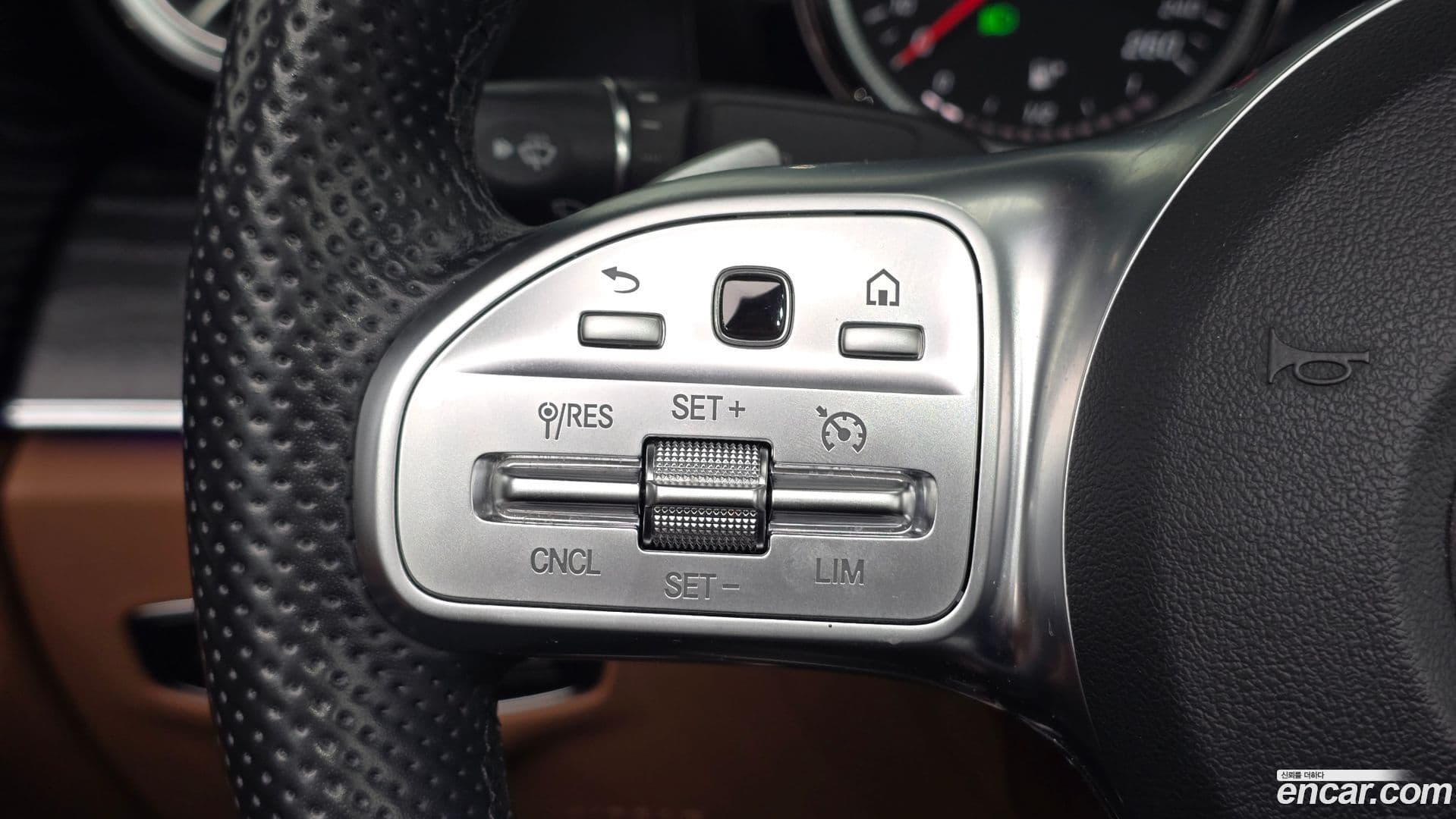 Main__Slider__Photo:E-Class Mercedes-Benz 2019.9-13