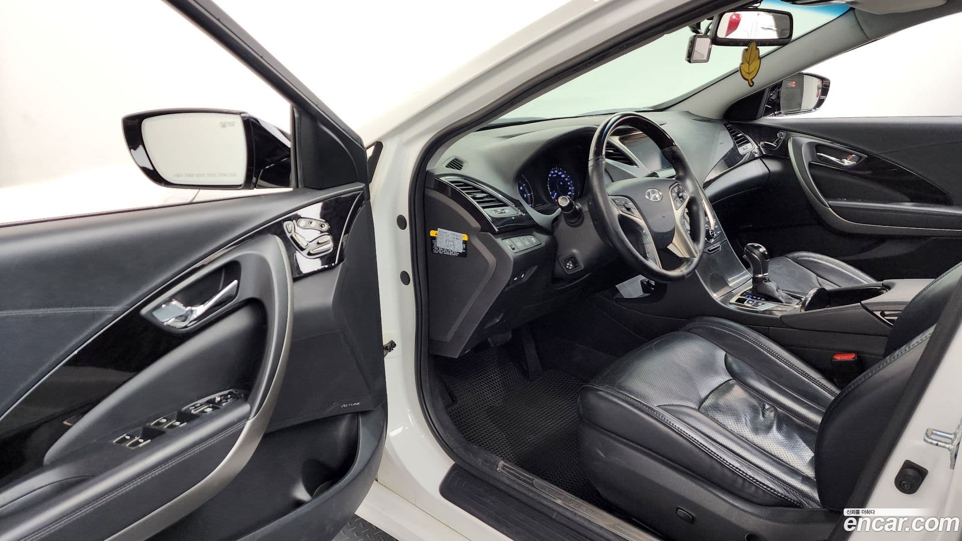 Main__Slider__Photo:Grandeur Hyundai 2013.6-9