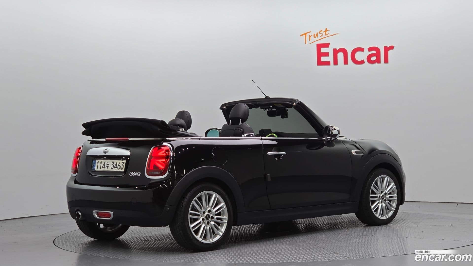 Main__Slider__Photo:Cooper Convertible Mini 2020.8-1