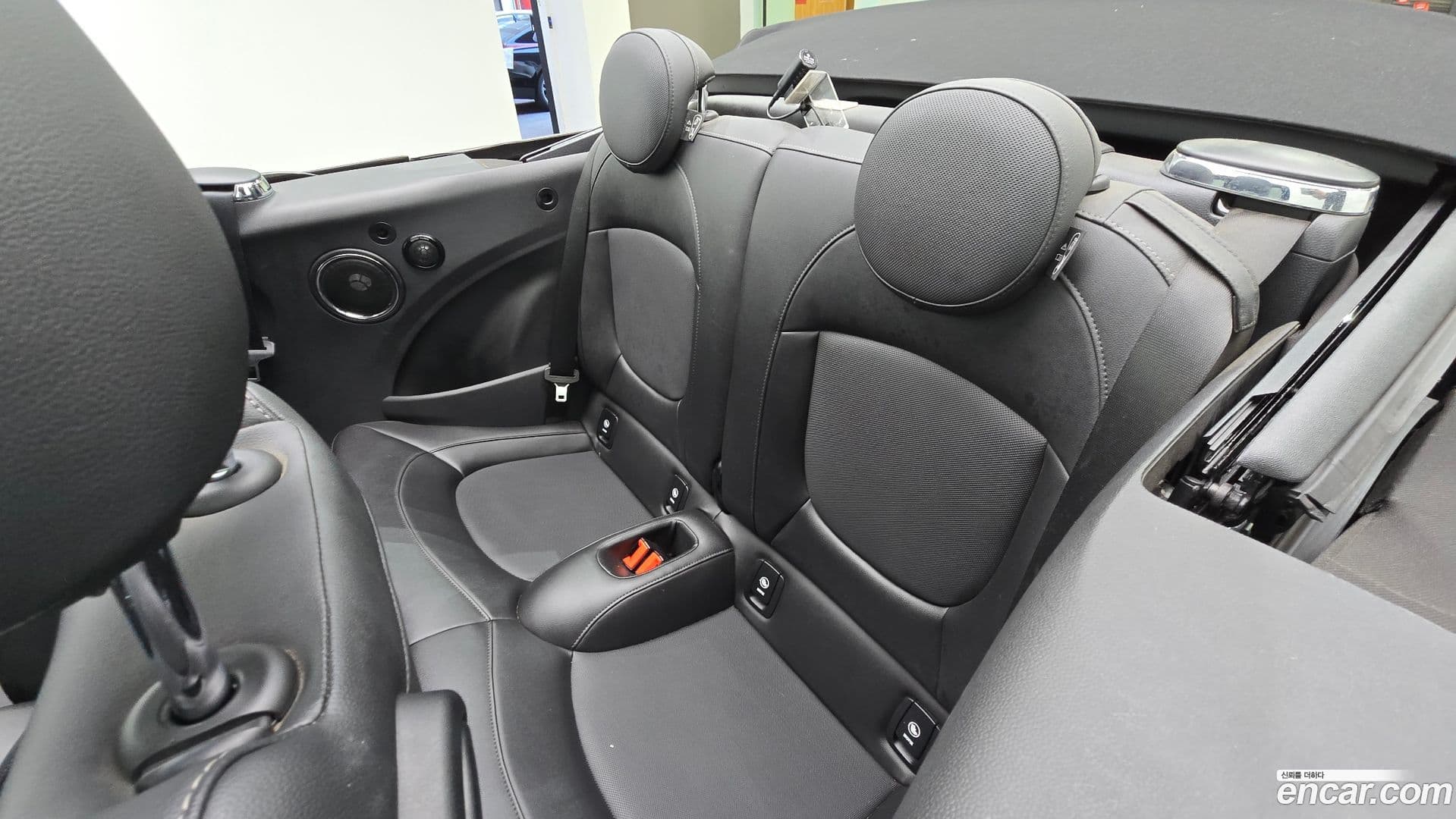 Main__Slider__Photo:Cooper Convertible Mini 2020.8-11