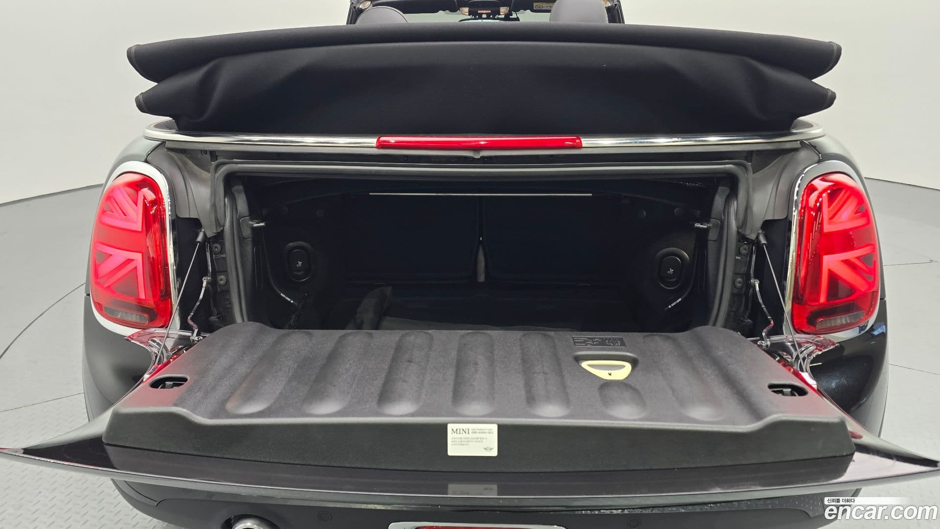 Main__Slider__Photo:Cooper Convertible Mini 2020.8-19